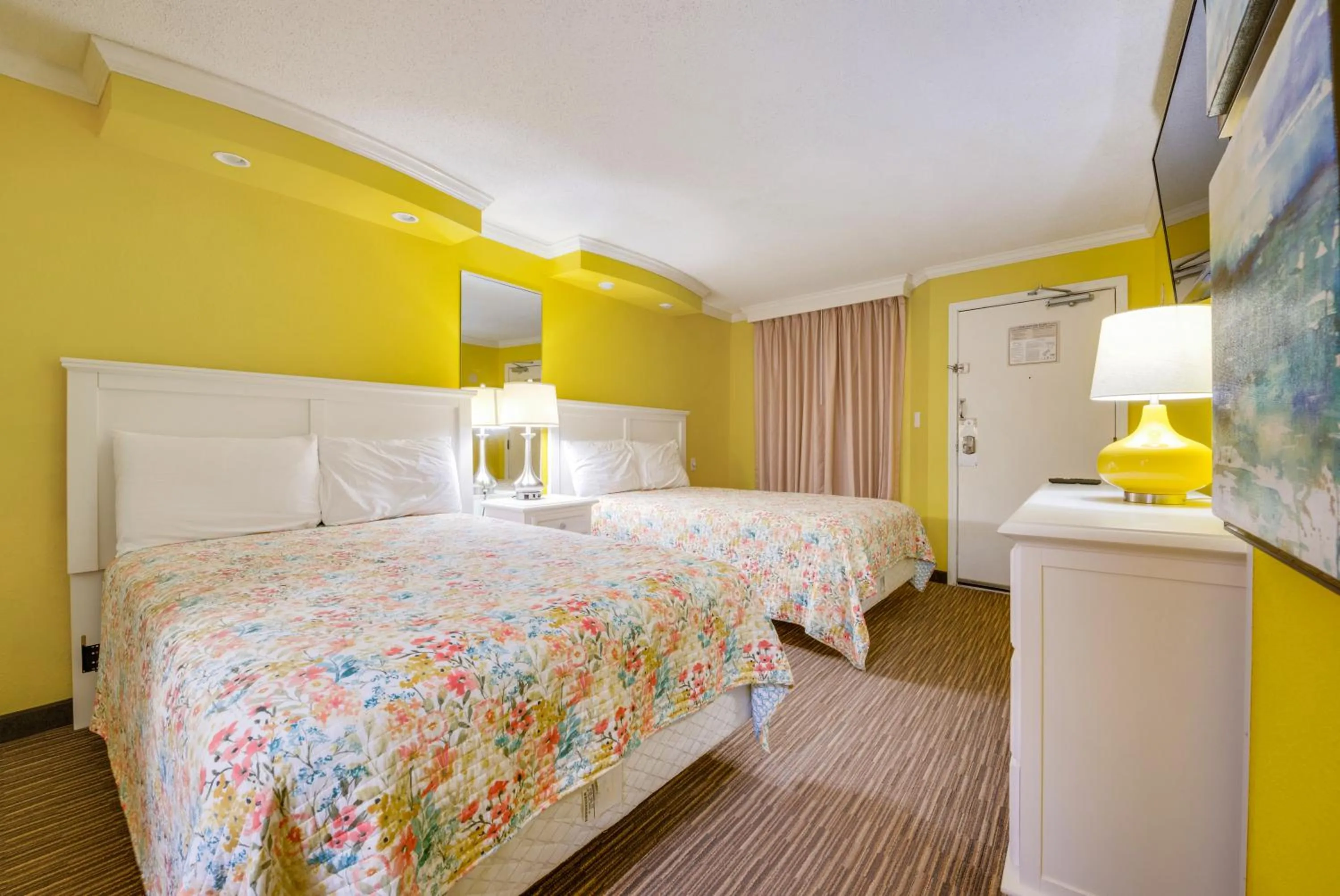 Bed in Direct oceanfront, separate bedroom condo, 9th floor, unbelievable views!