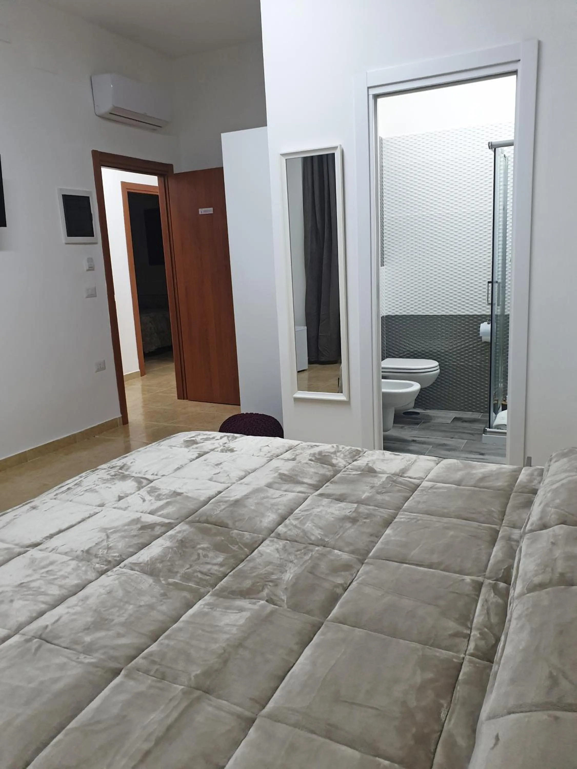 Bedroom, Bed in B&B HERCULANEUM RUINS