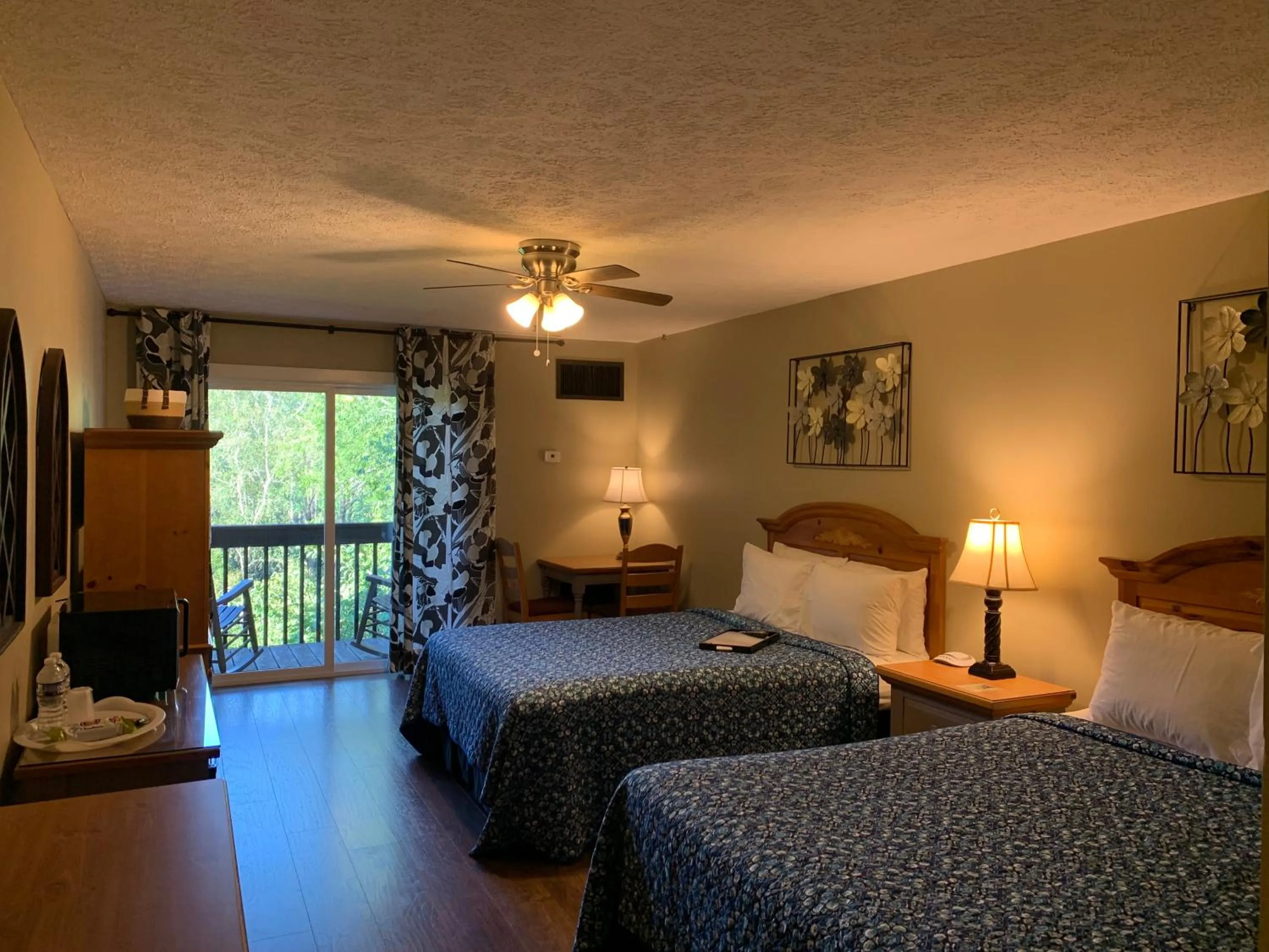 Bed in Woodbridge Inn & Tavern