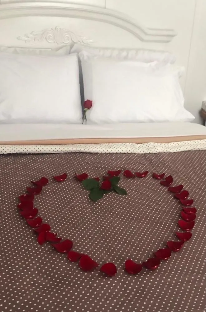 Bedroom, Bed in Woodbridge Inn & Tavern