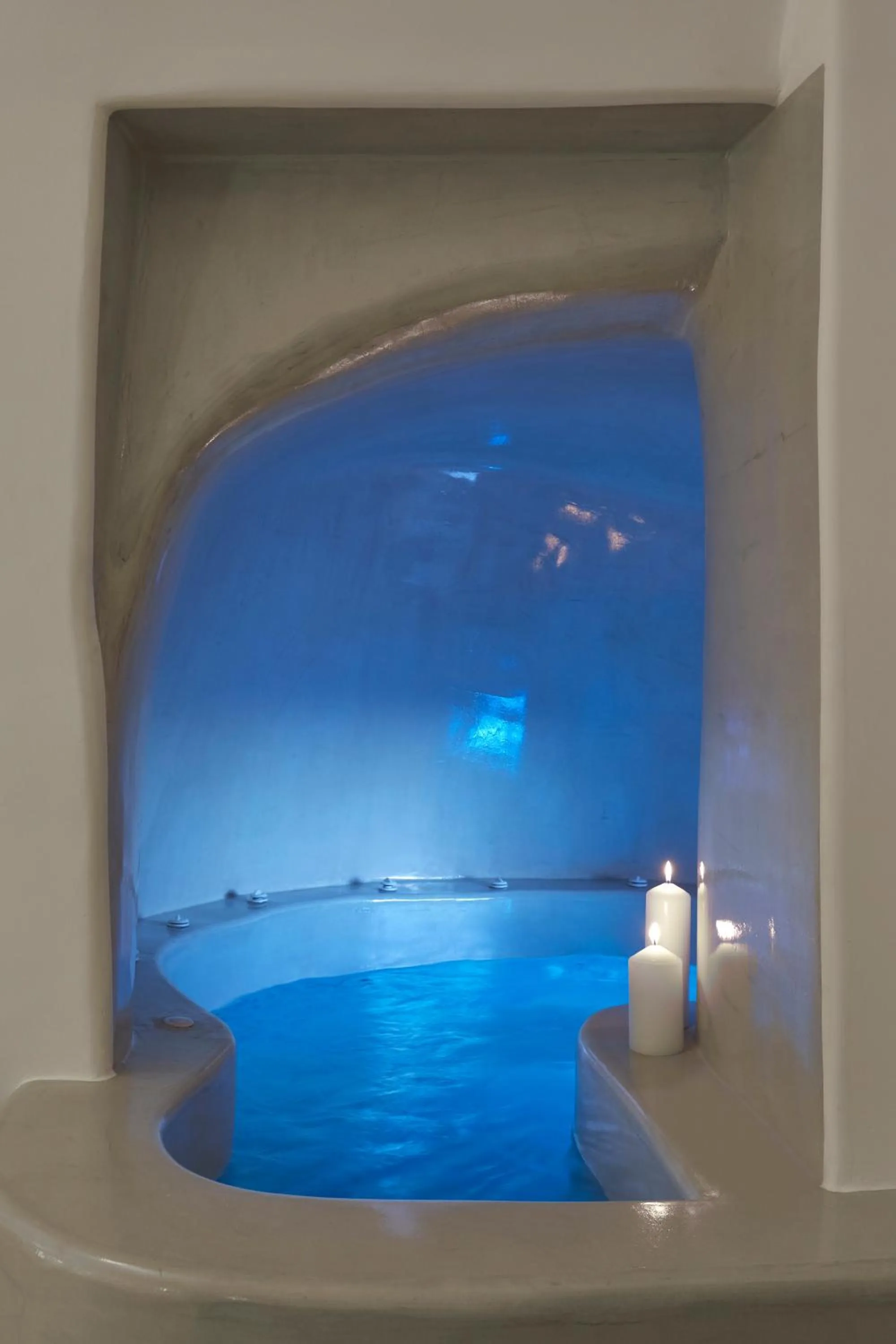 Hot Tub in Blue Art Caves