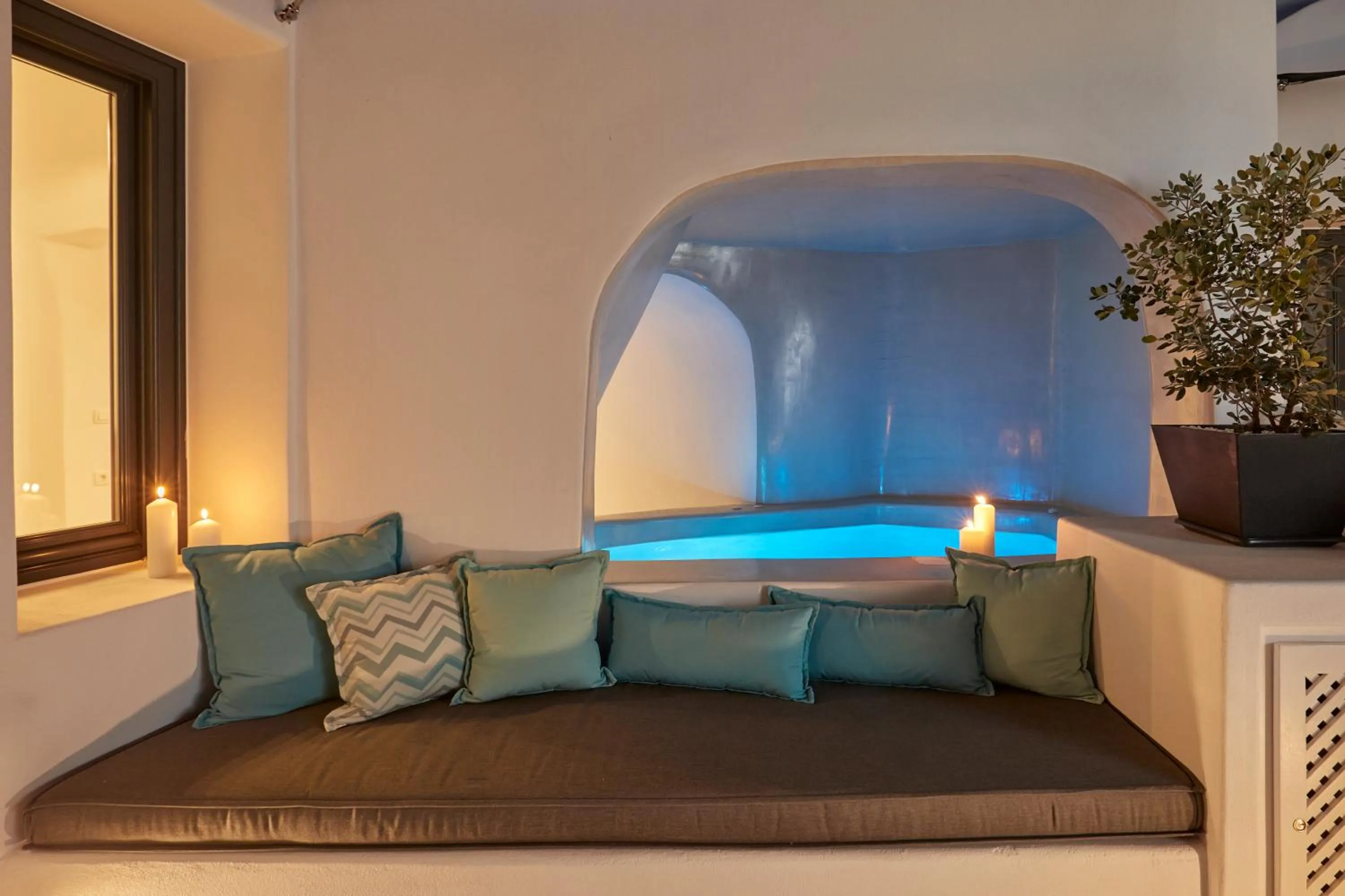 Hot Tub in Blue Art Caves