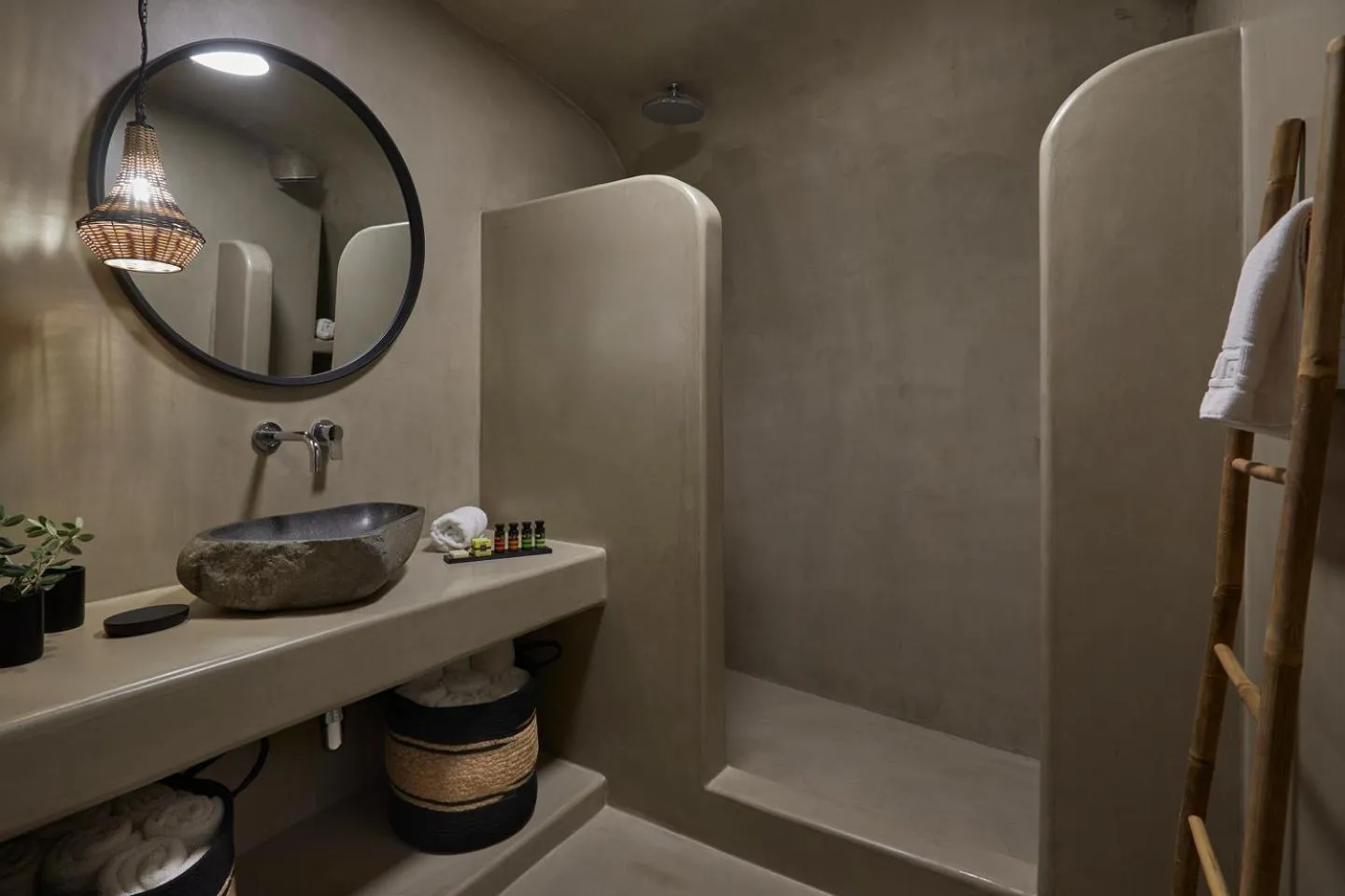 Bathroom in Blue Art Caves