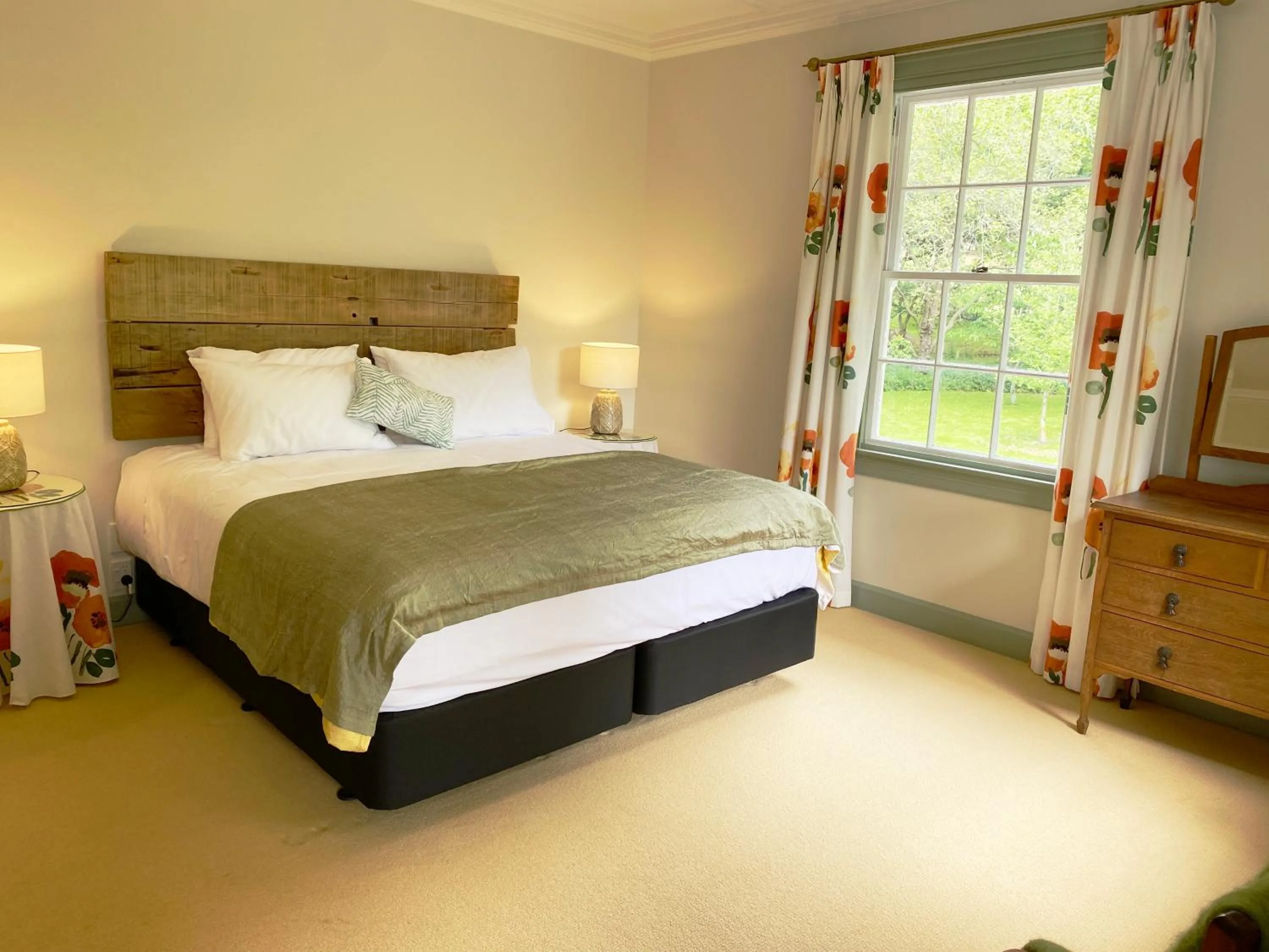 Bed in Tipapa Estate