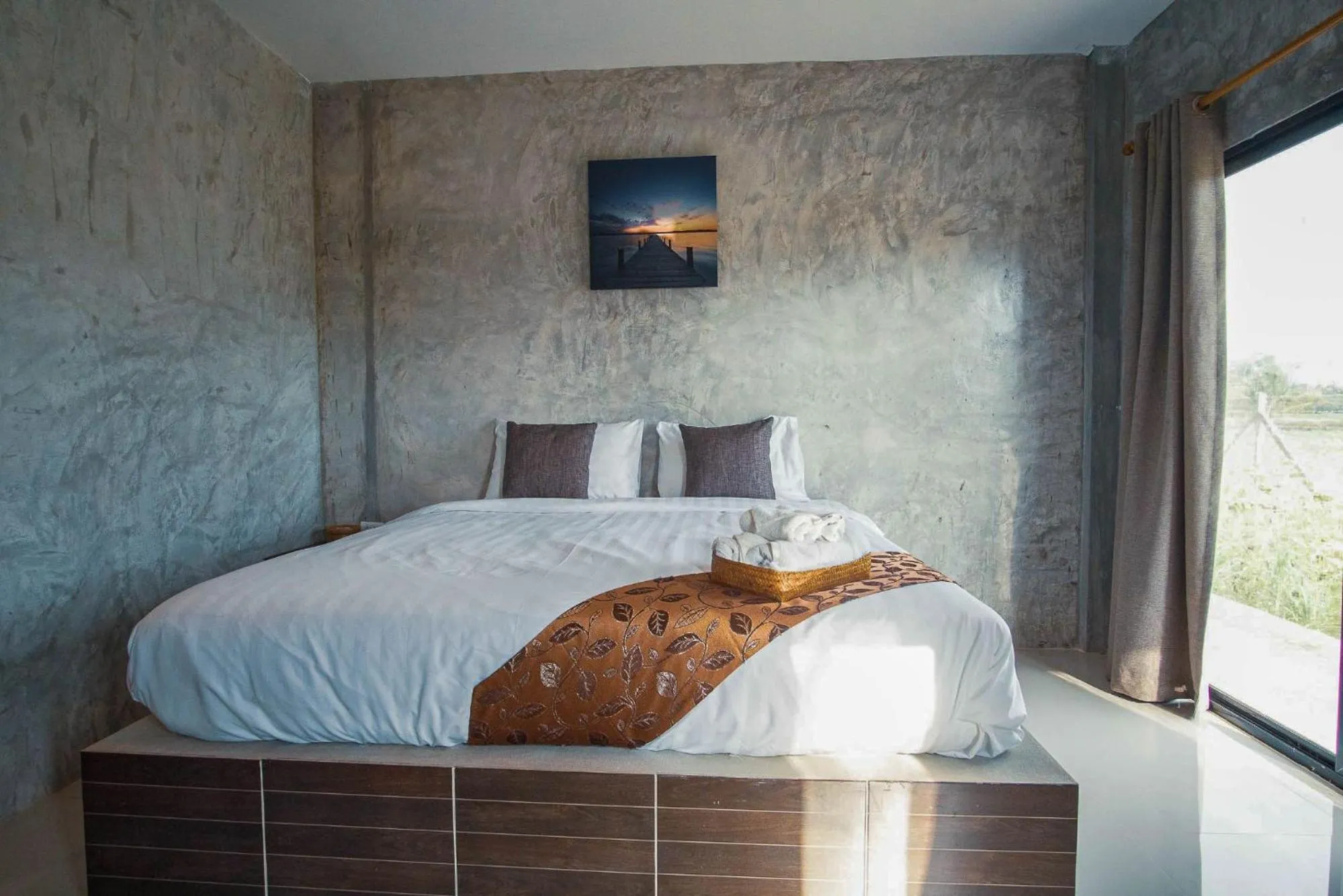 Photo of the whole room, Bed in Long Lake Resort