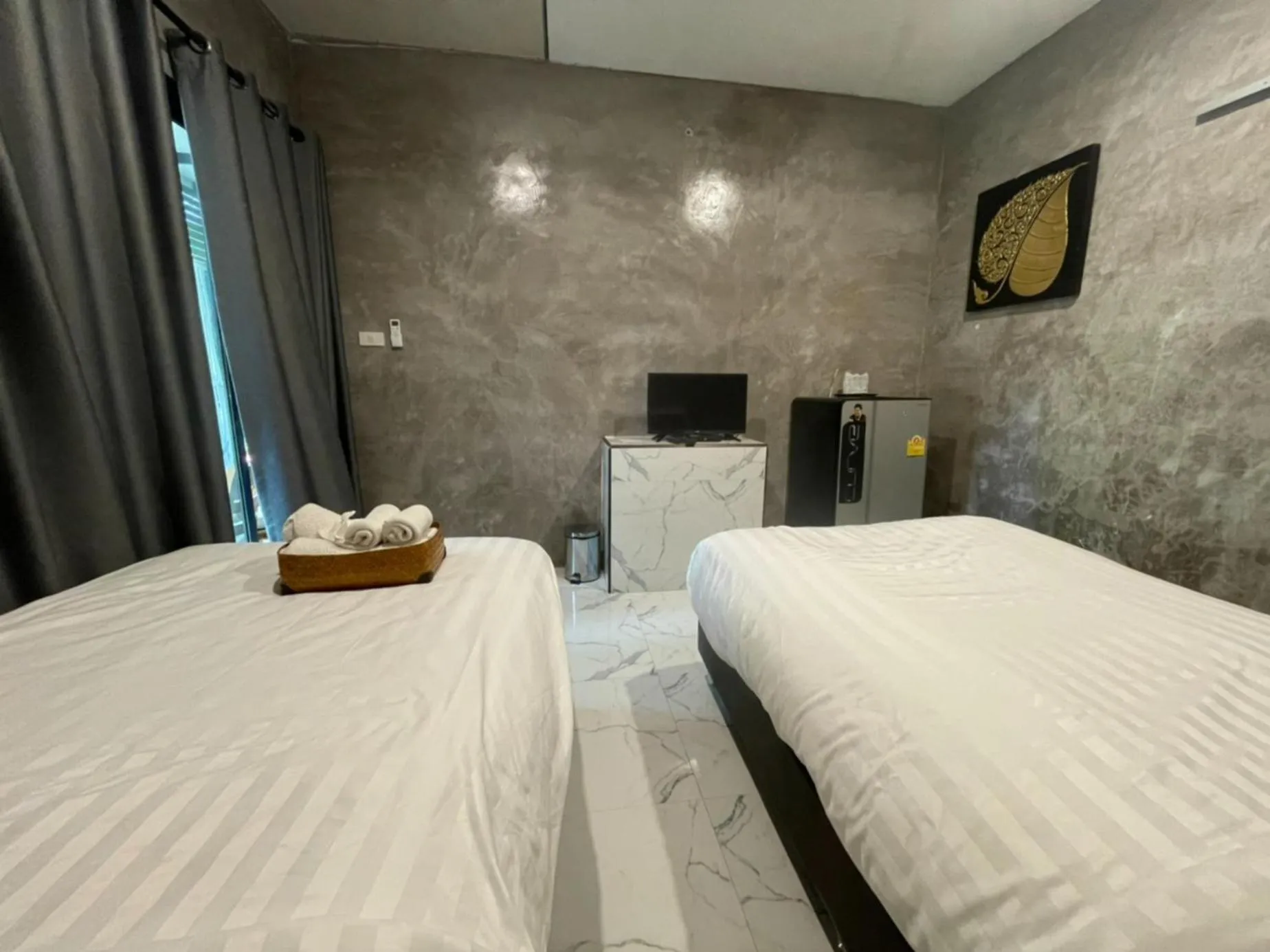 Photo of the whole room, Bed in Long Lake Resort