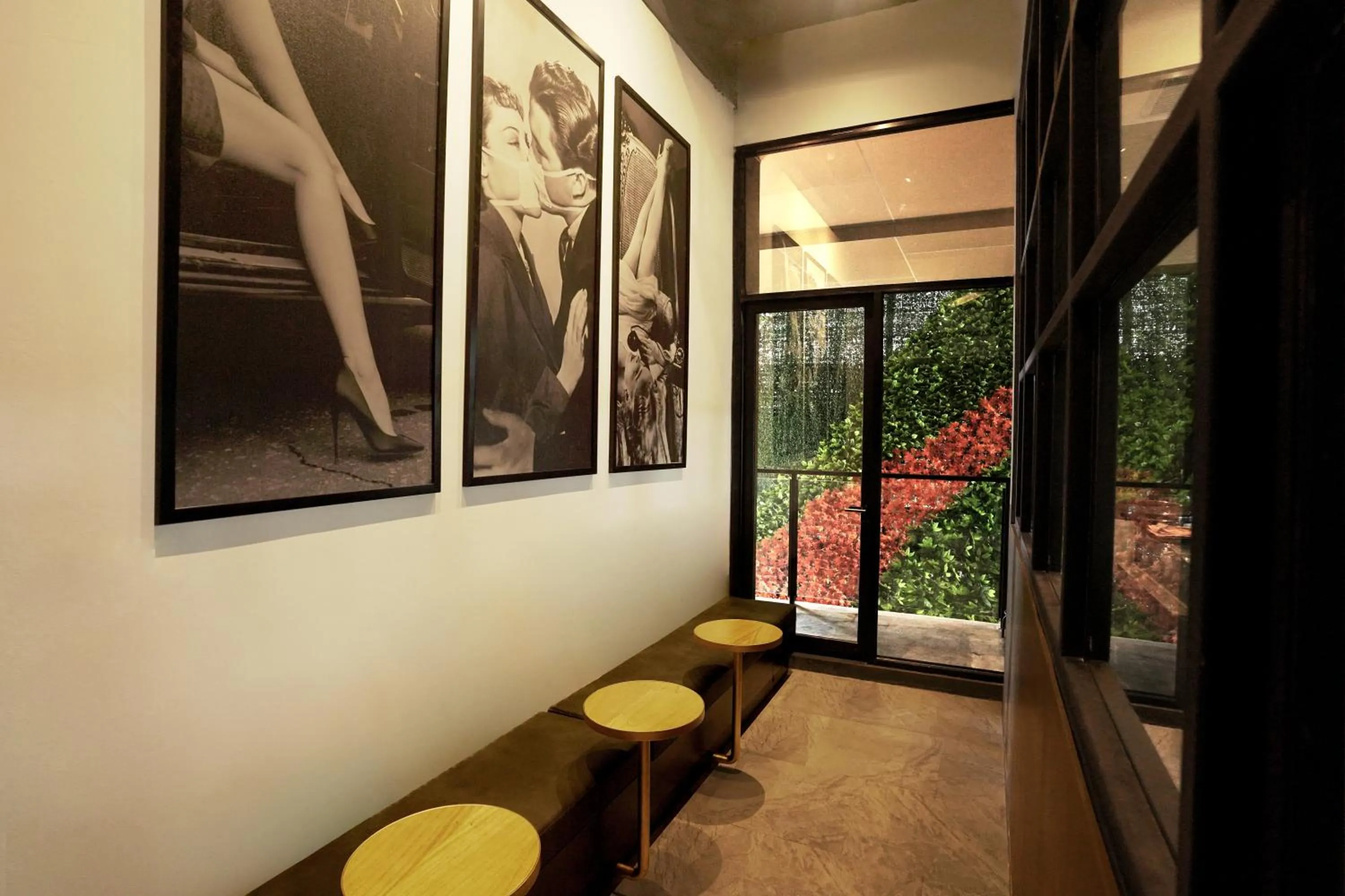 Restaurant/places to eat in Awann Sewu Boutique Hotel and Suite Semarang