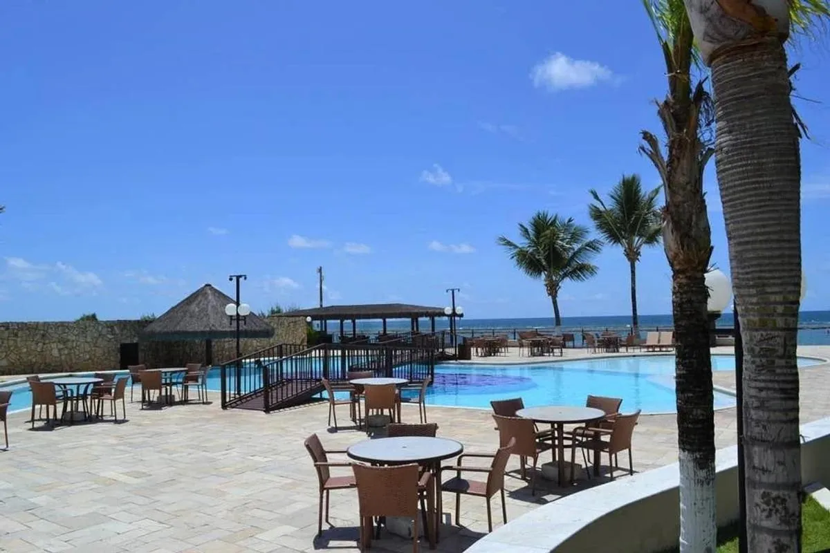 Pool view in Muro Alto Marupiara Suítes