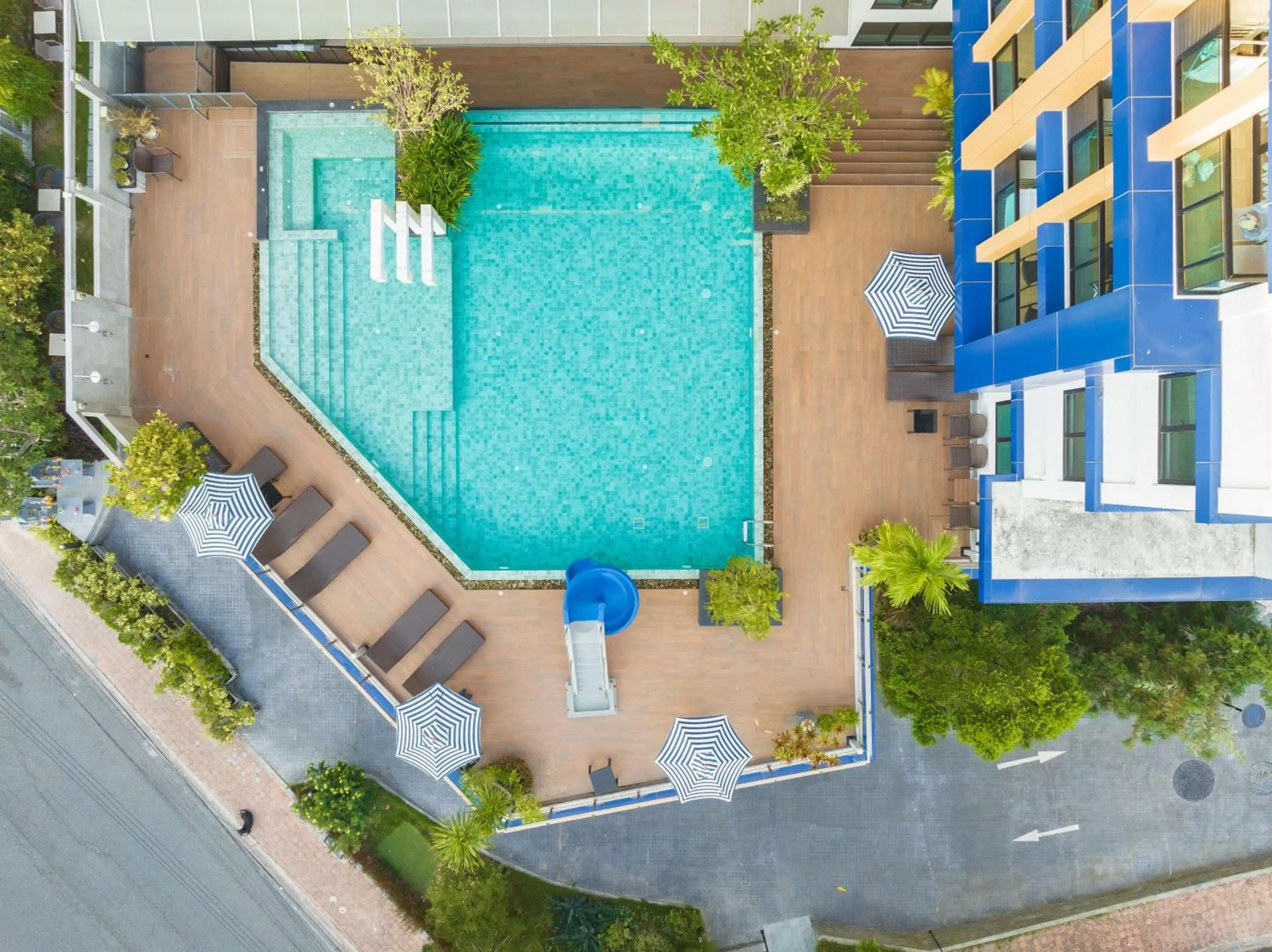 Pool view in Lewit Hotel Pattaya, a member of Radisson Individuals