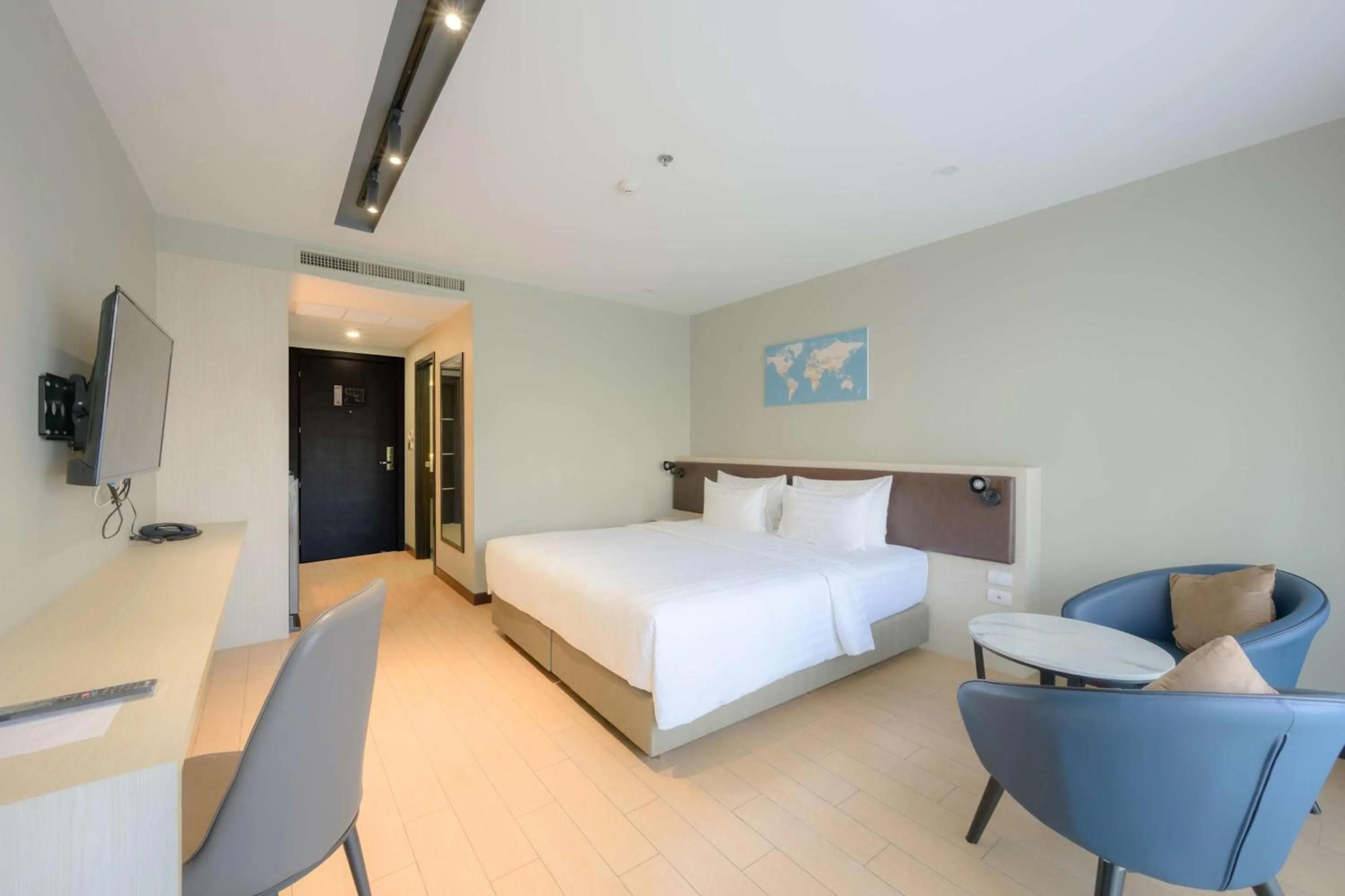 Bedroom, Bed in Lewit Hotel Pattaya, a member of Radisson Individuals