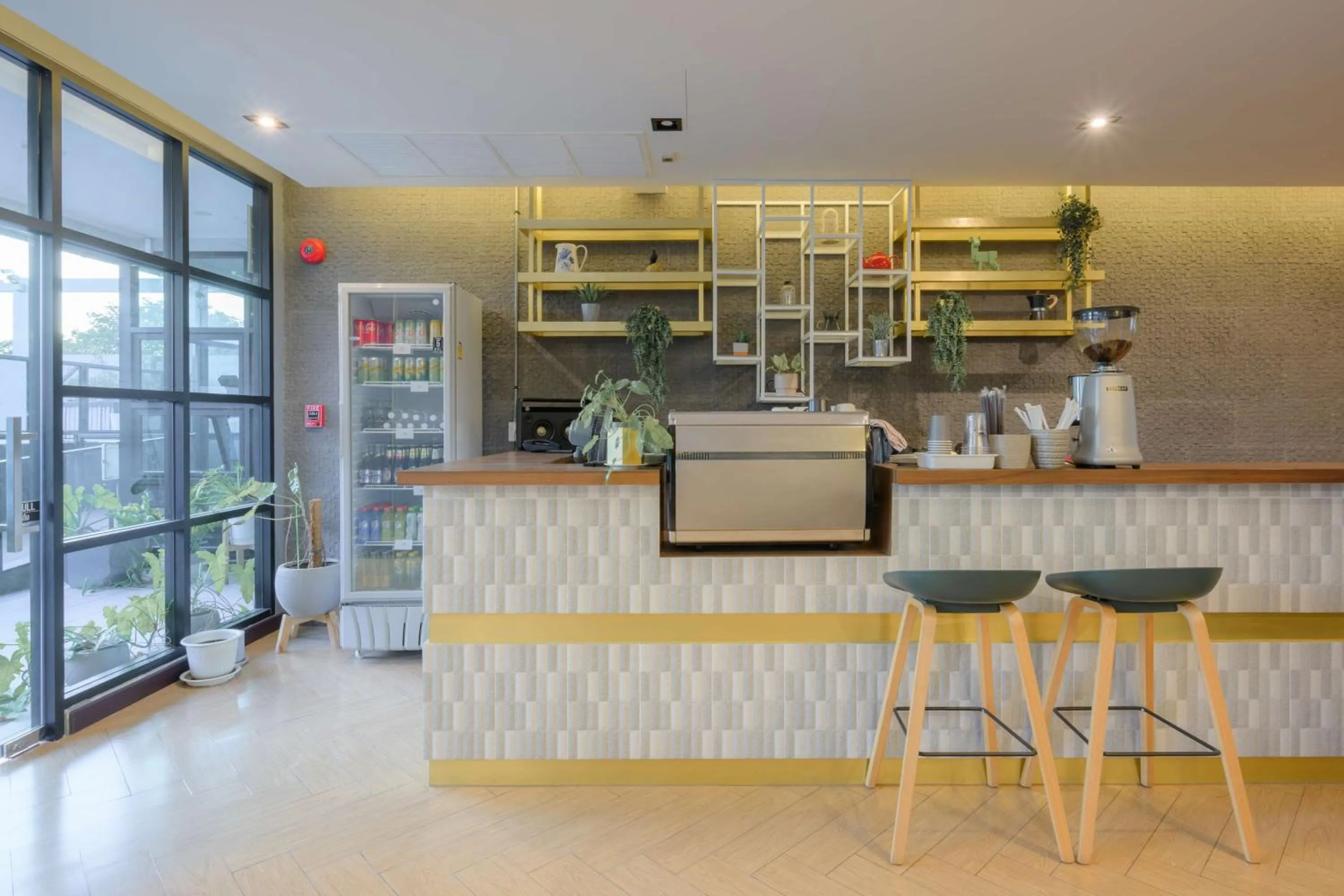 Lounge or bar in Lewit Hotel Pattaya, a member of Radisson Individuals