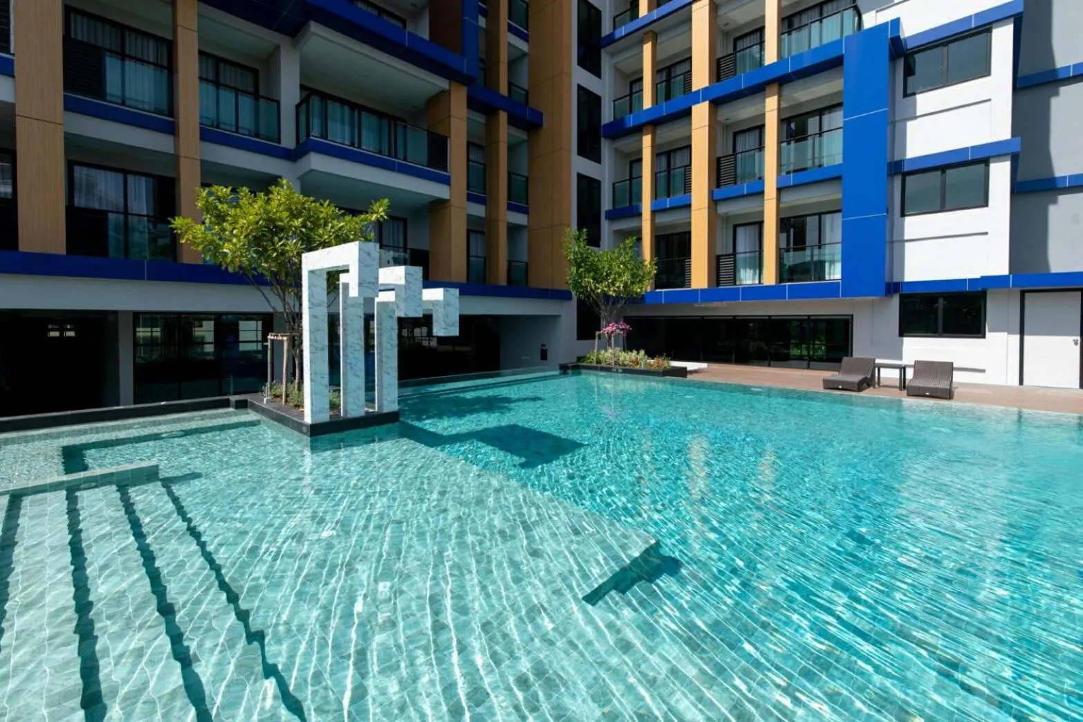 Swimming pool in Lewit Hotel Pattaya, a member of Radisson Individuals