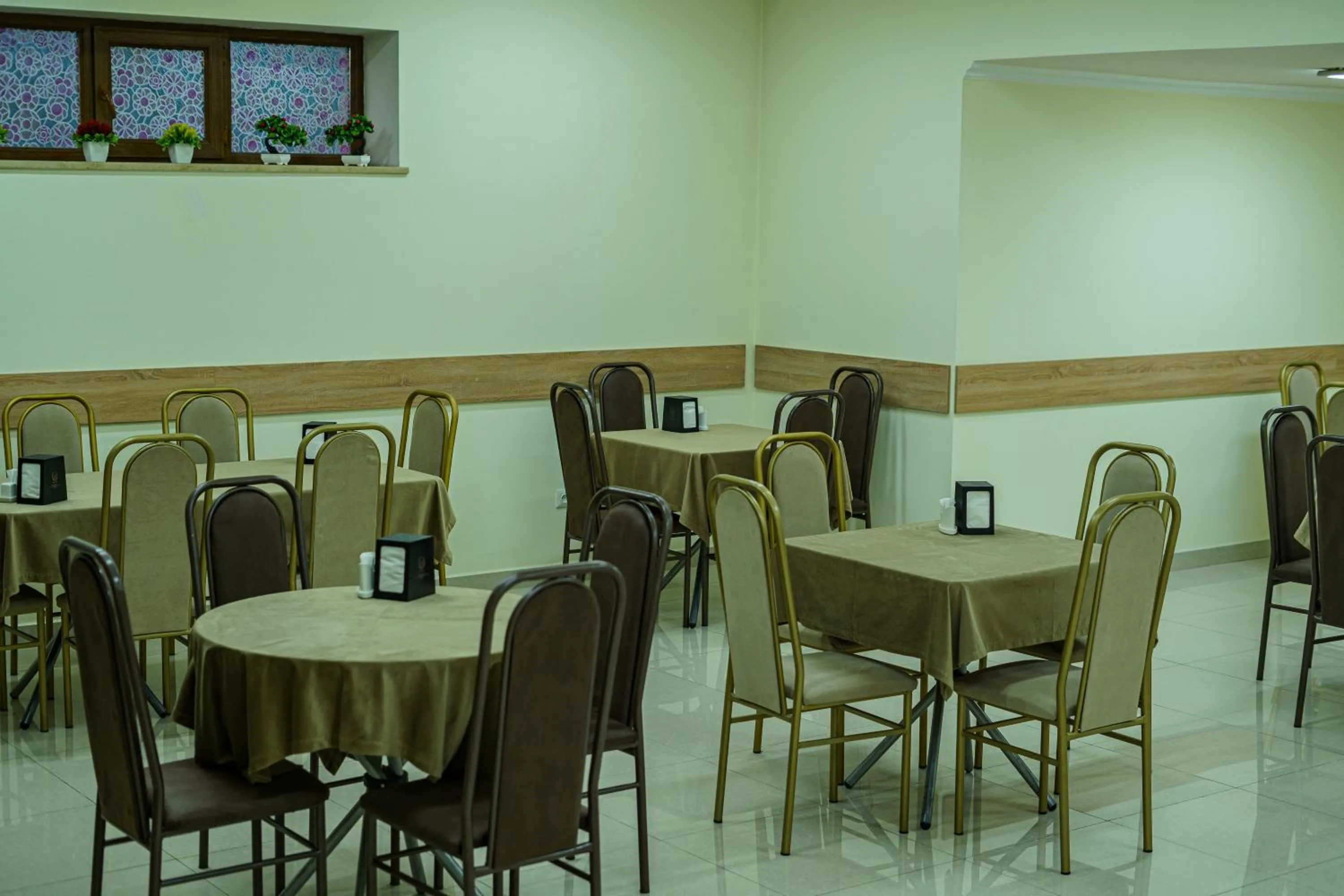 Restaurant/places to eat in Welcome Inn Hotel