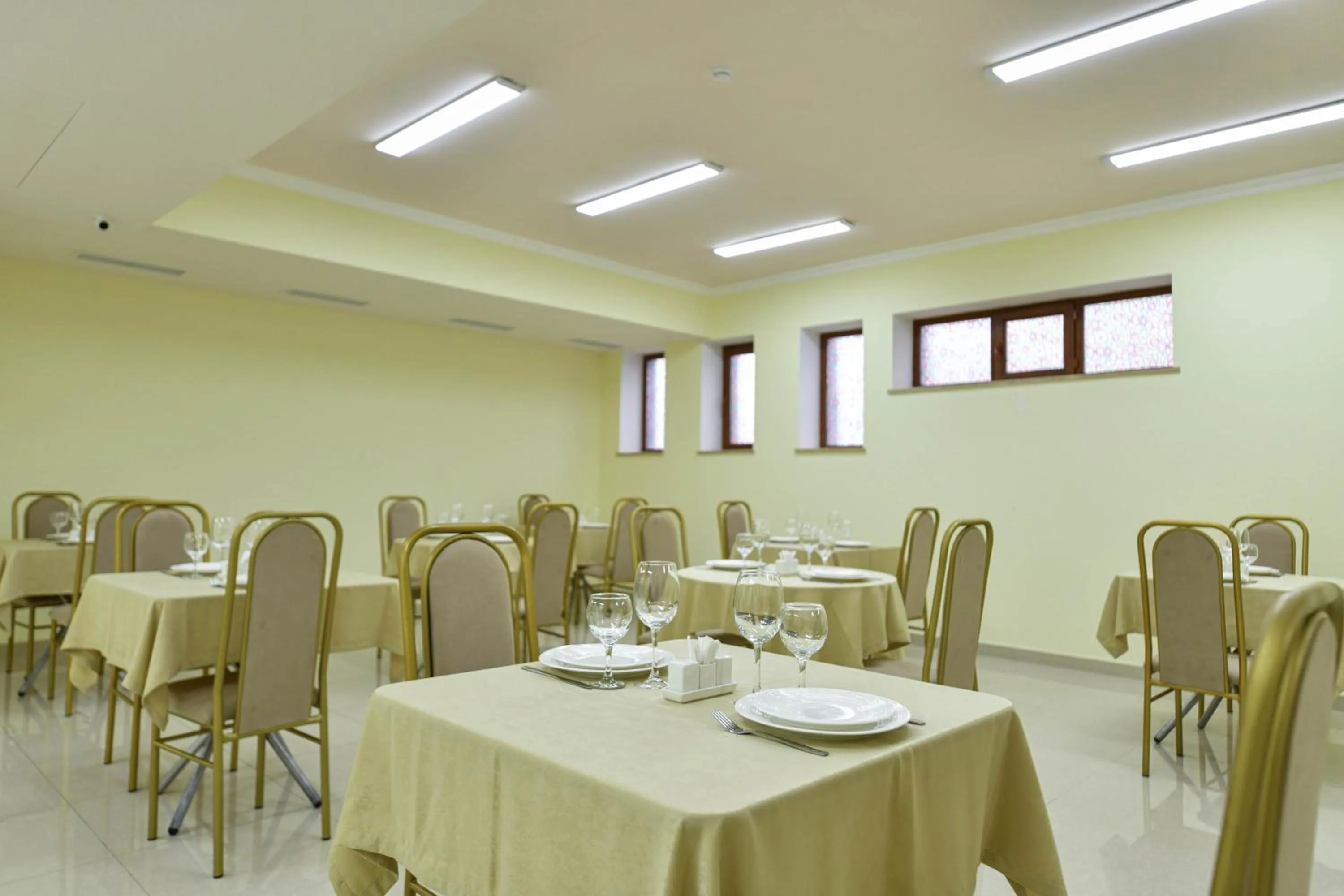 Restaurant/places to eat in Welcome Inn Hotel