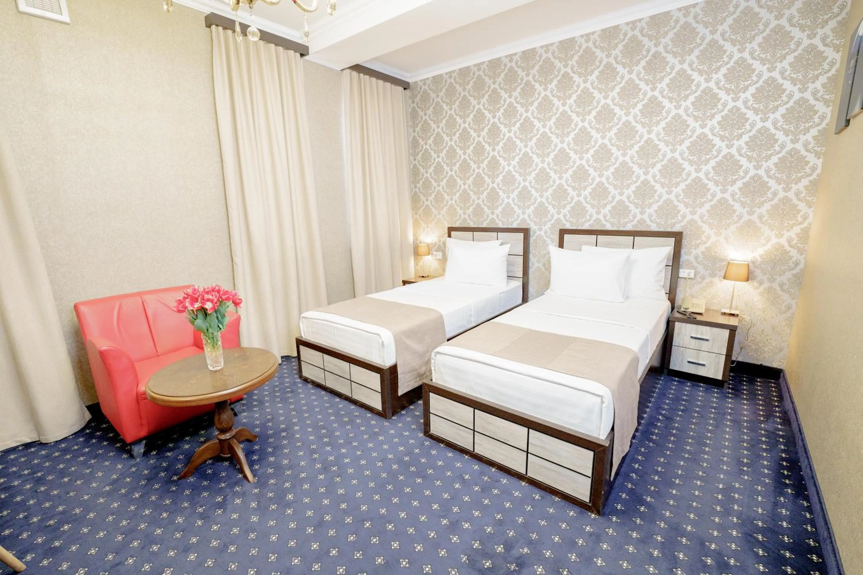 Bedroom, Bed in Welcome Inn Hotel