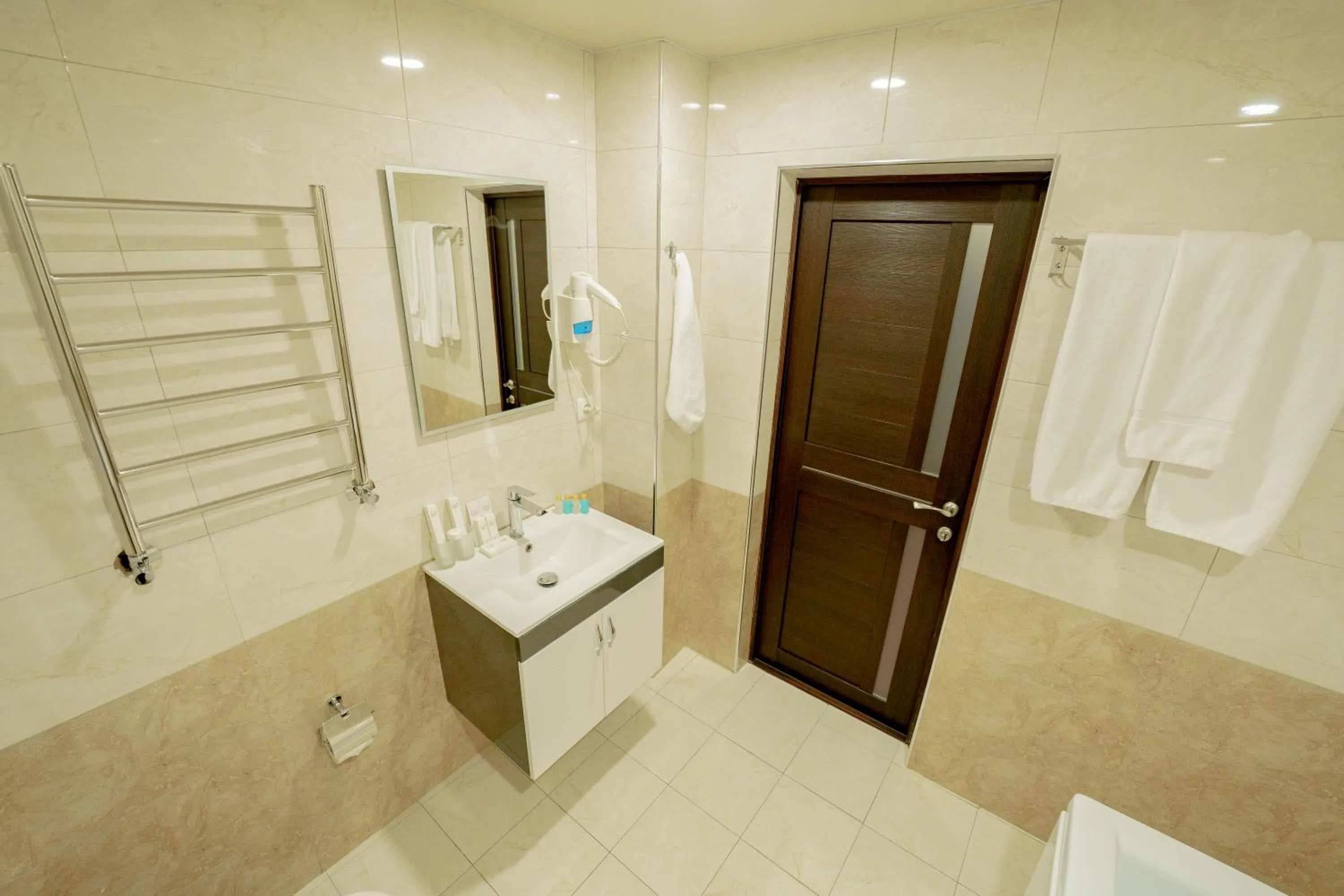 Shower in Welcome Inn Hotel