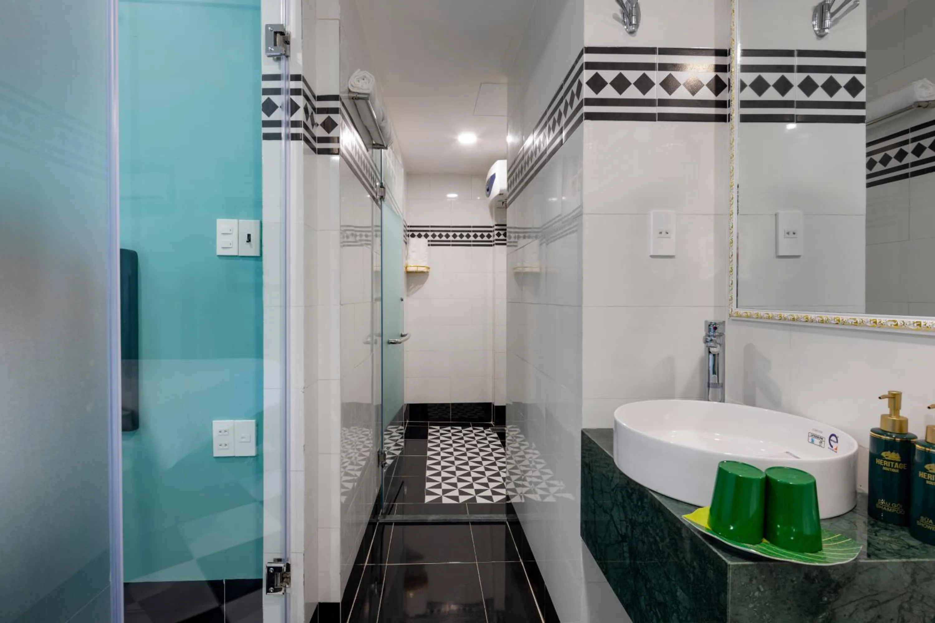 Toilet in Heritage Boutique Sierra Legend
