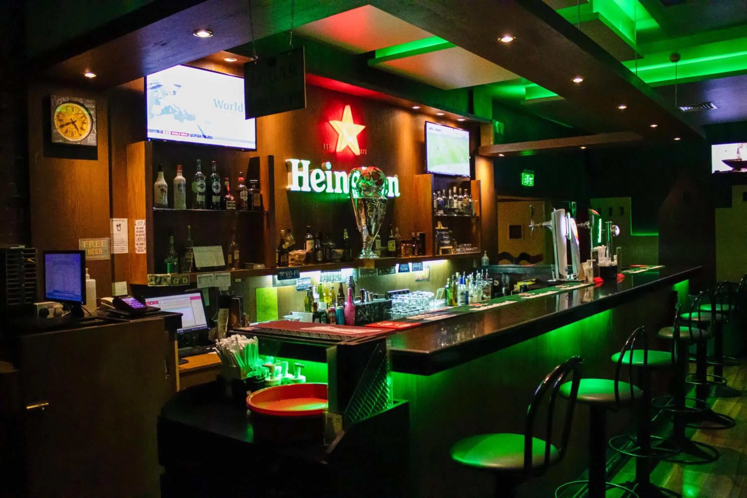 Lounge or bar in Delmon International Hotel