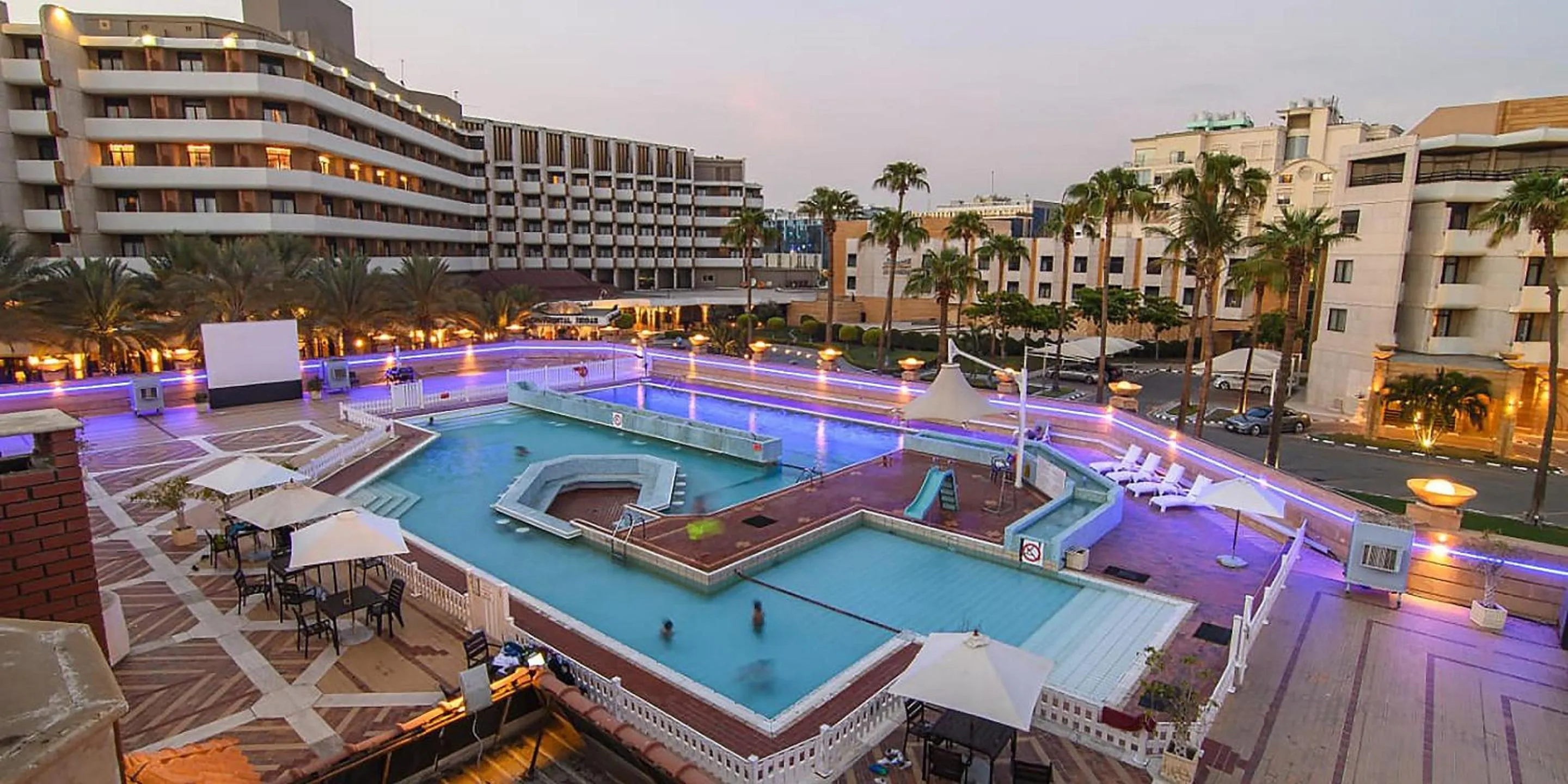 Swimming pool in Al Corniche