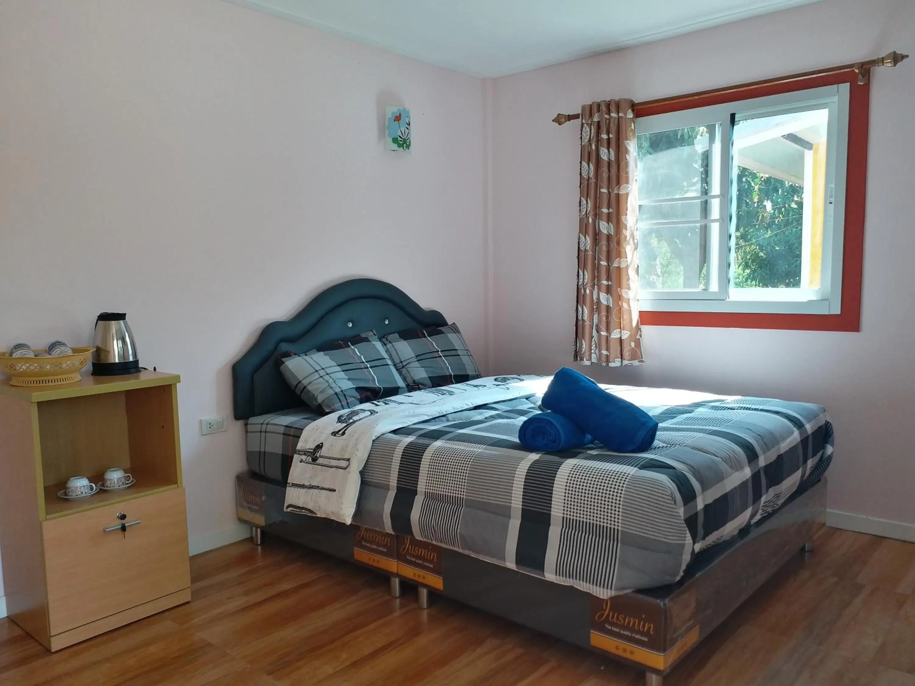 Photo of the whole room, Bed in Baan Hin Sai Suay