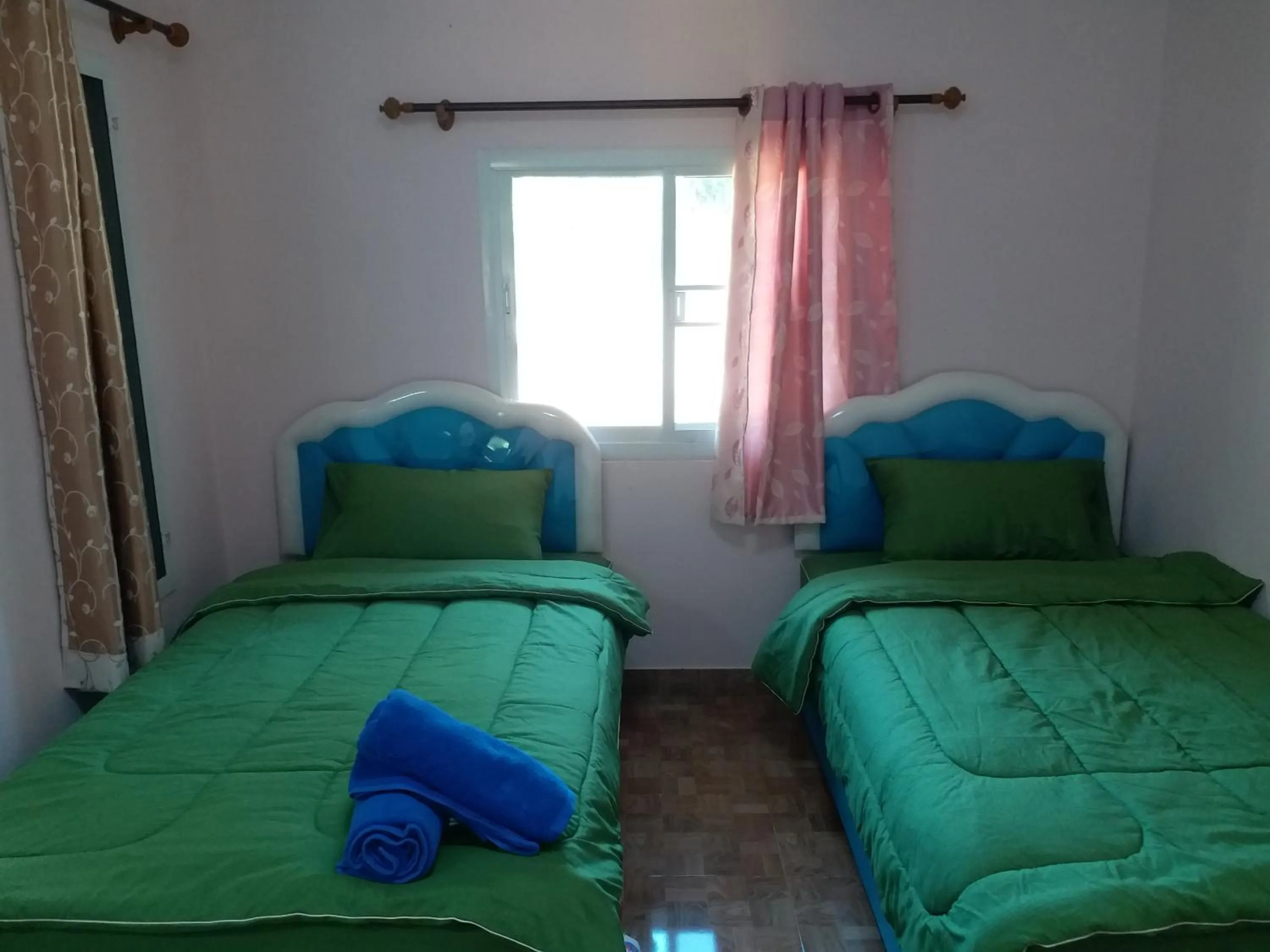 Photo of the whole room, Bed in Baan Hin Sai Suay