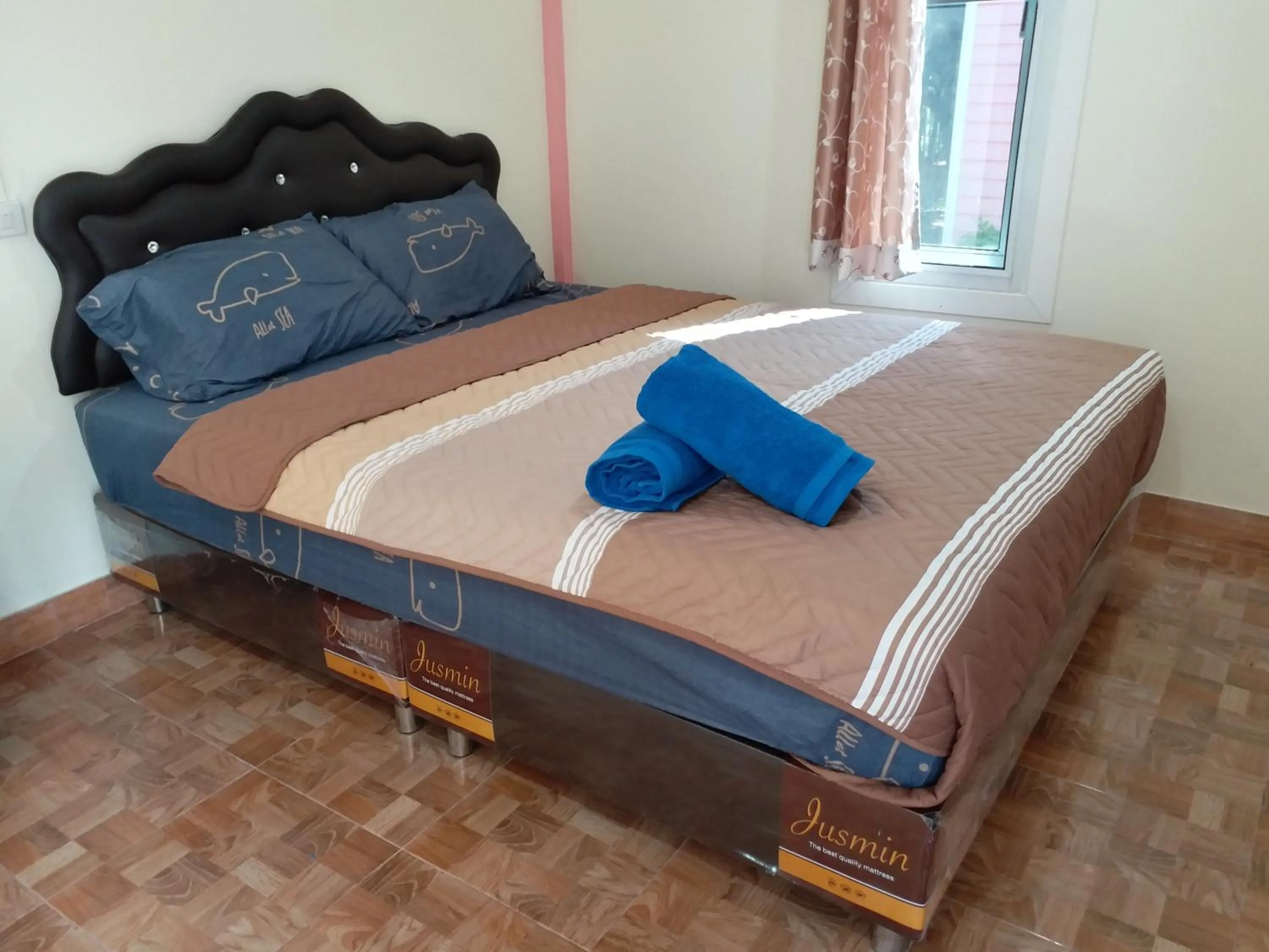 Photo of the whole room, Bed in Baan Hin Sai Suay