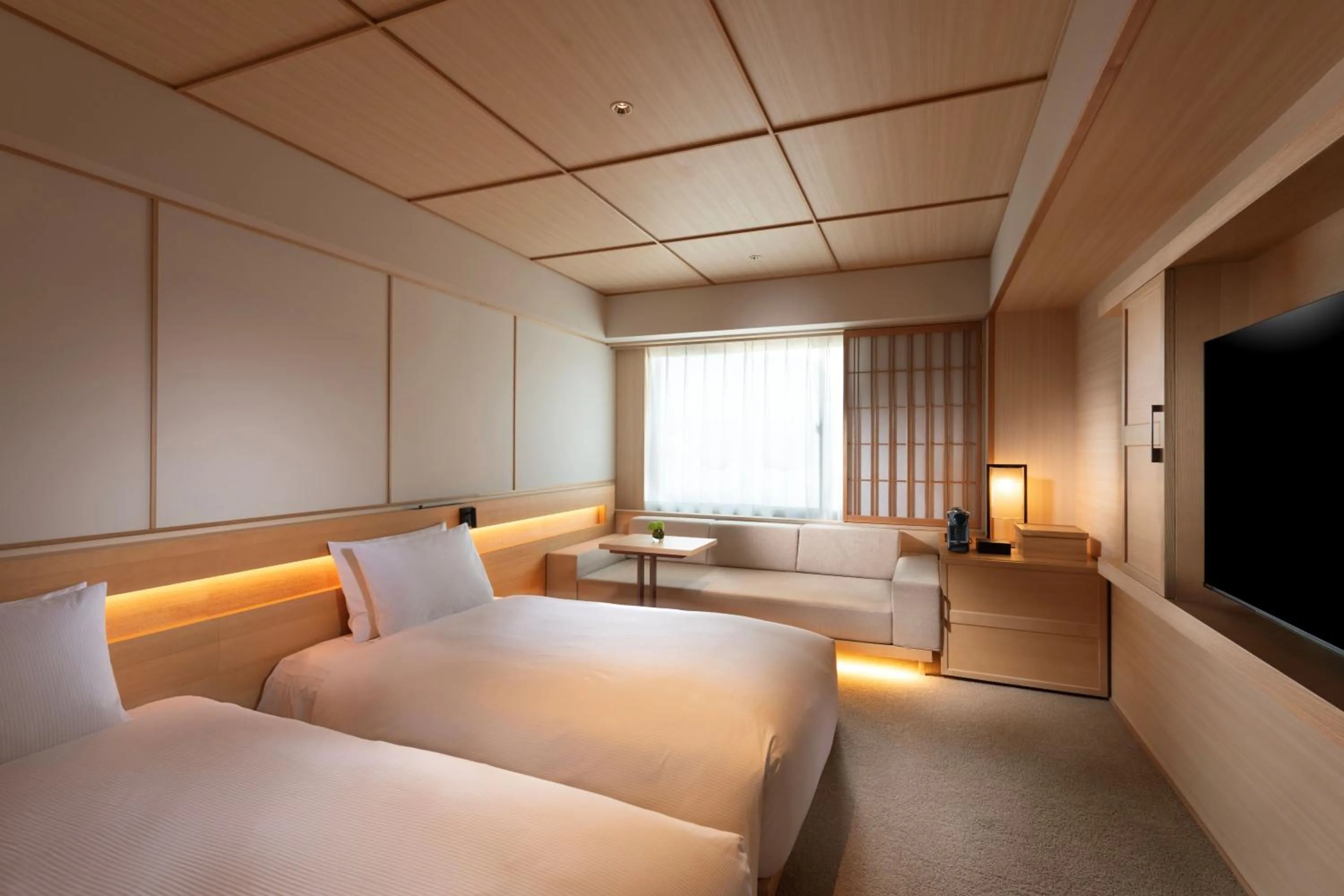 Photo of the whole room, Bed in DoubleTree by Hilton Kyoto Higashiyama