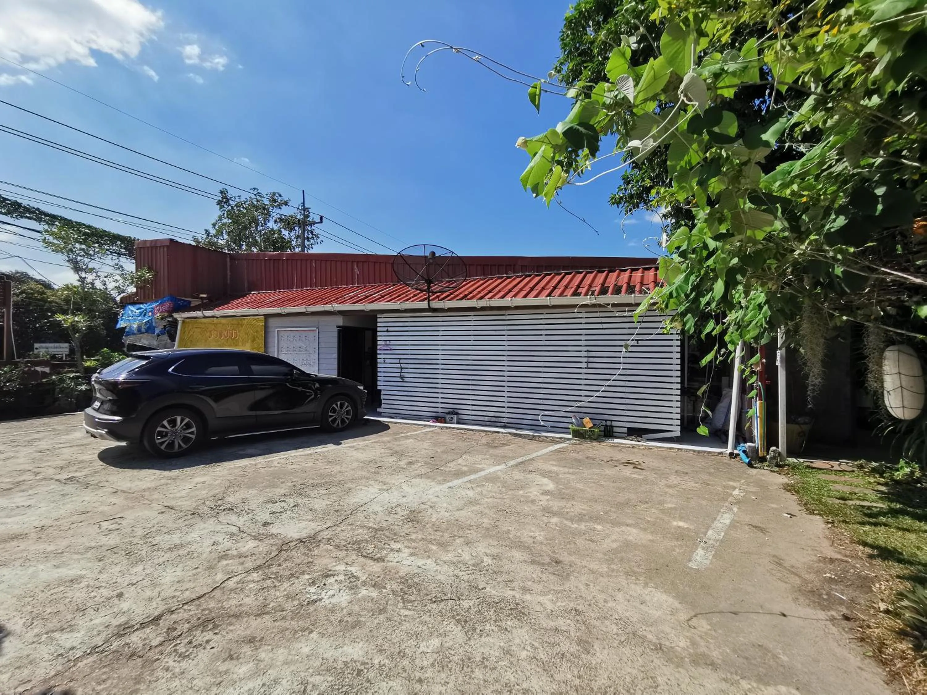 Property building in Lek Homestay