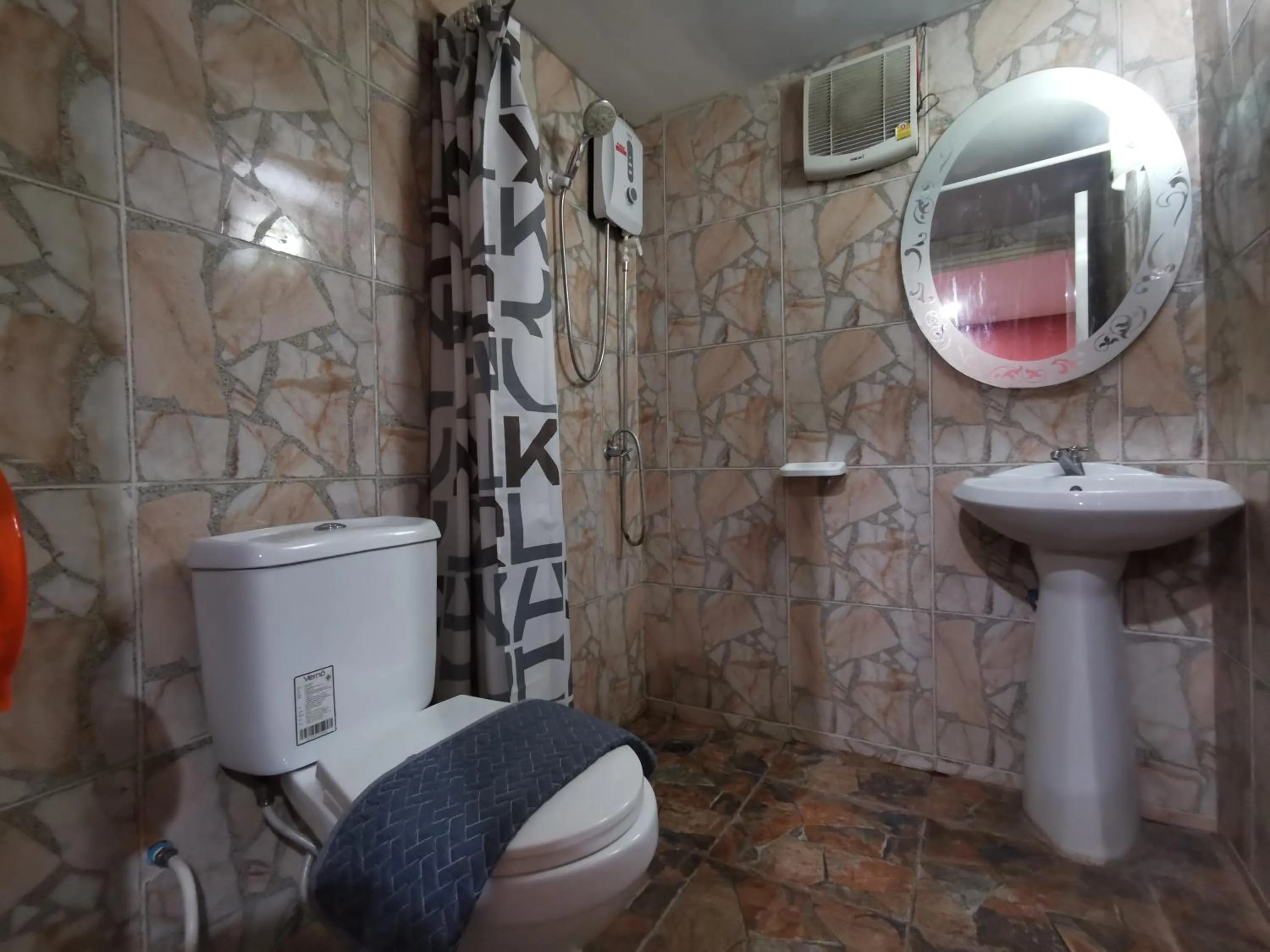 Bathroom in Lek Homestay