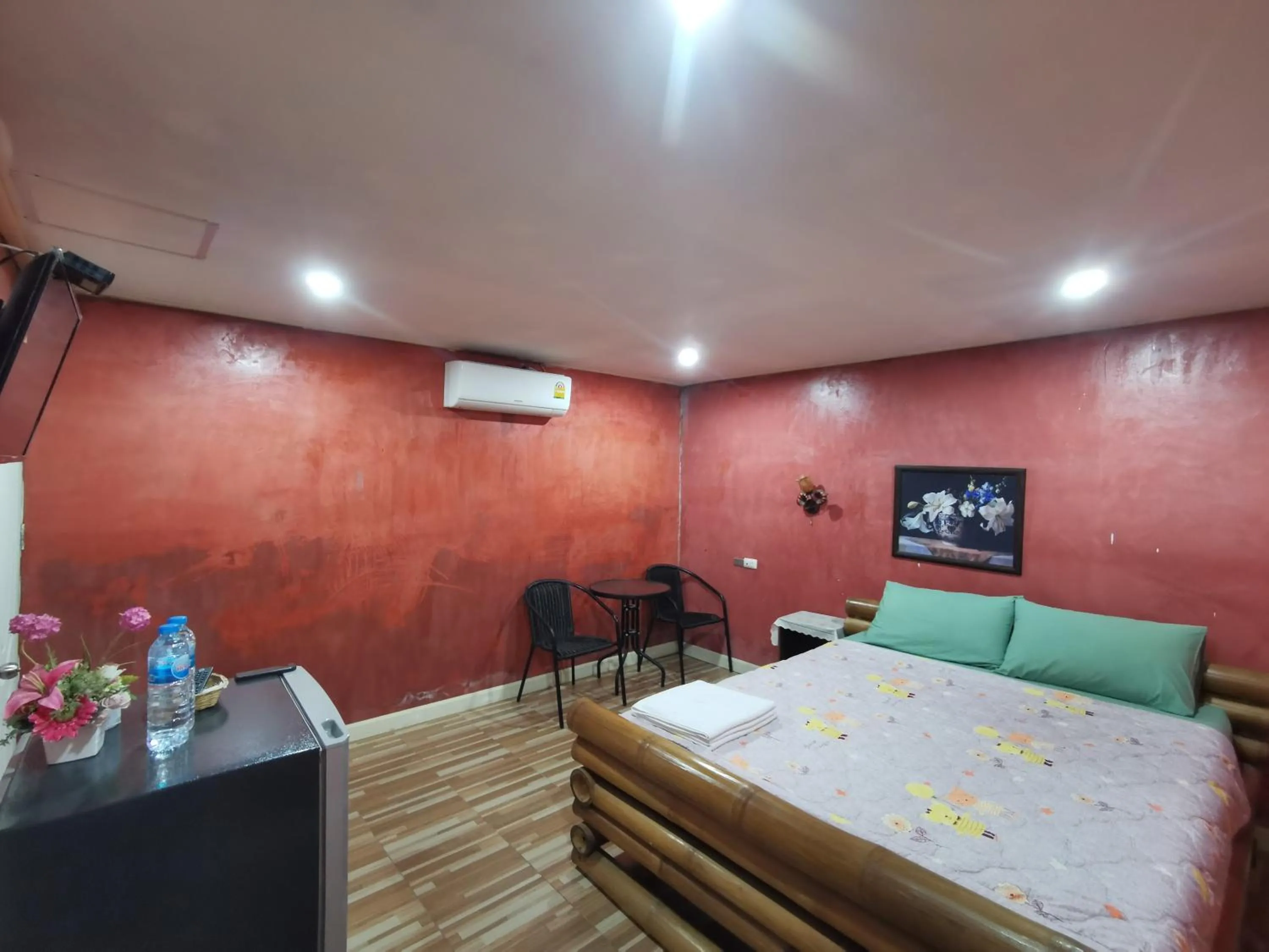 Photo of the whole room, Bed in Lek Homestay