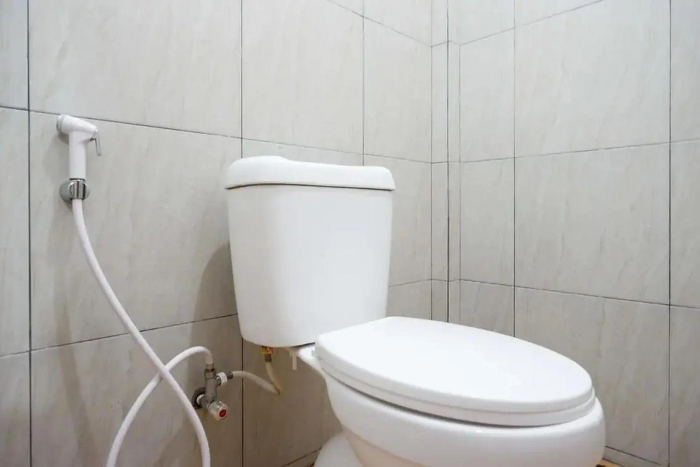 Bathroom in RedDoorz Syariah near Universitas Jenderal Soedirman 2