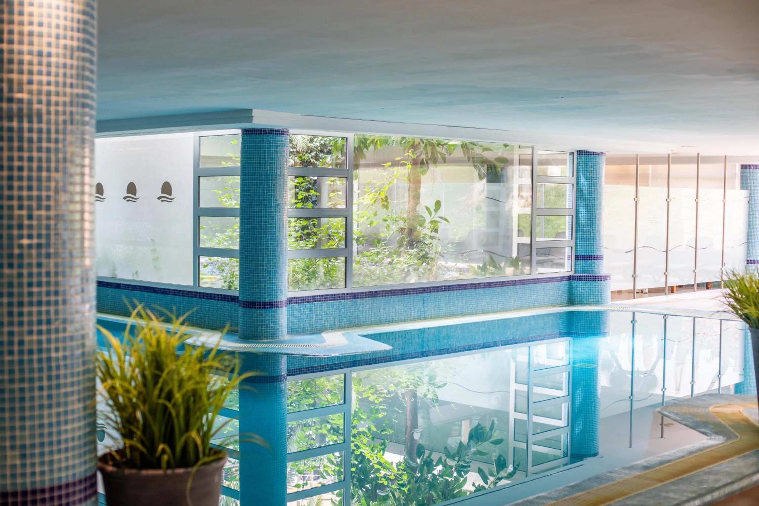 Swimming pool in Hotel Mariant Park