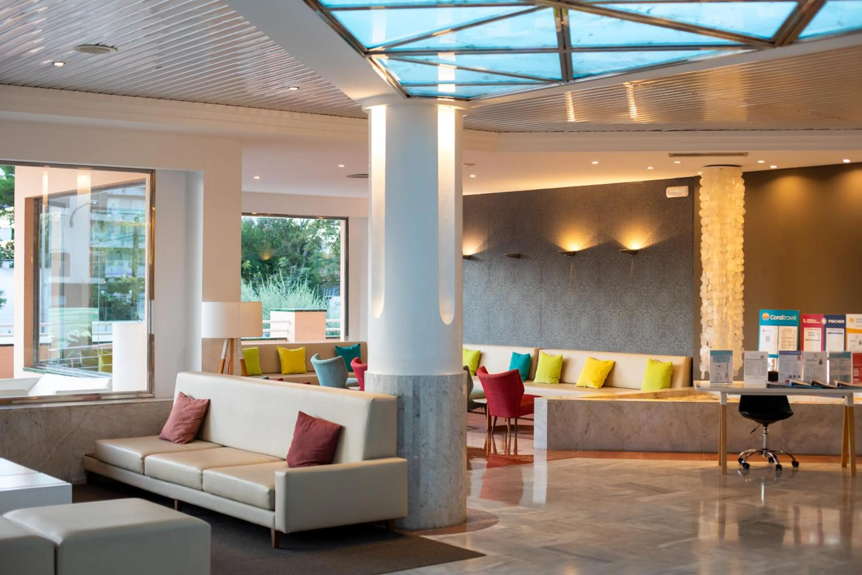 Seating area in Hotel Mariant Park