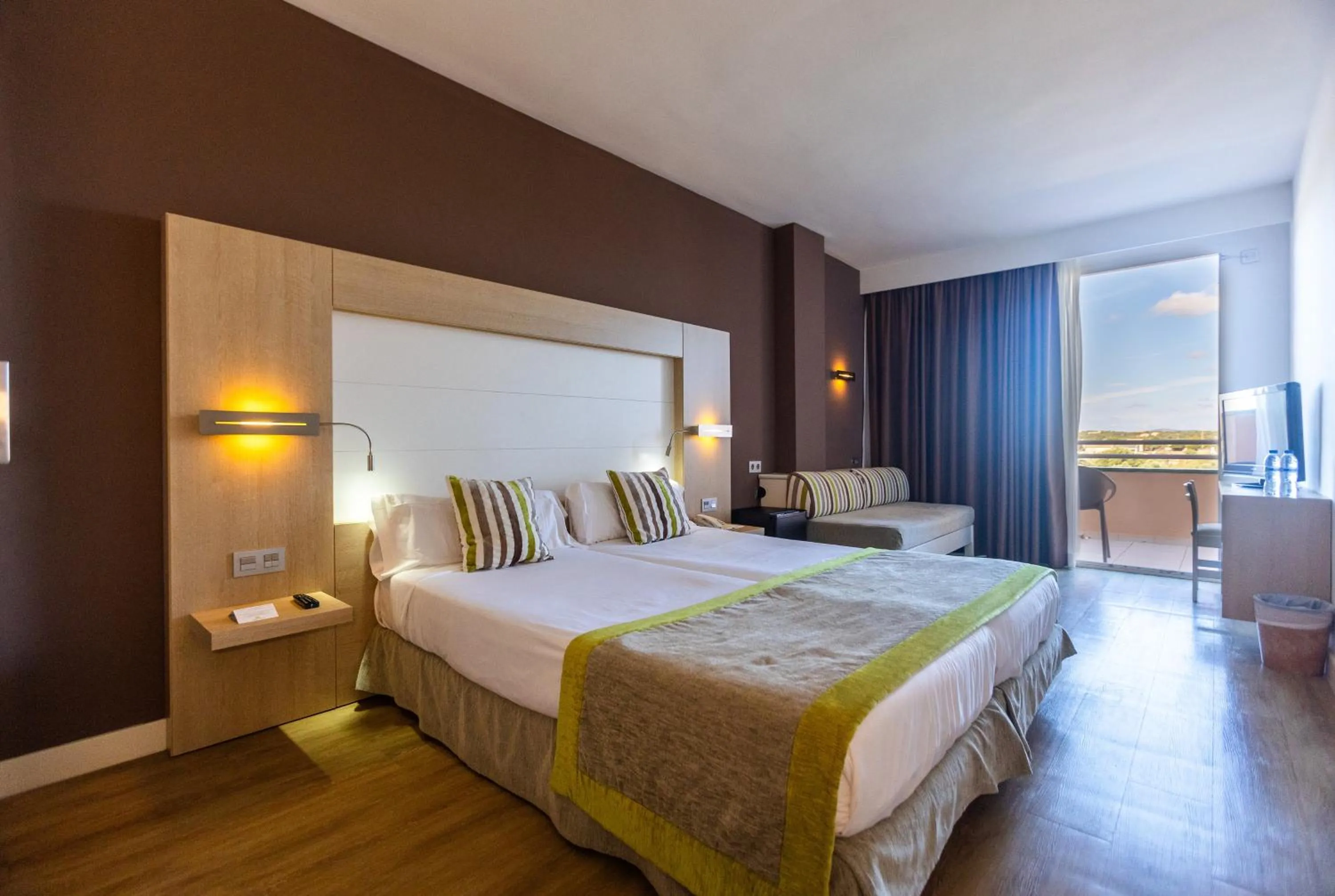 Photo of the whole room, Bed in Hotel Mariant Park