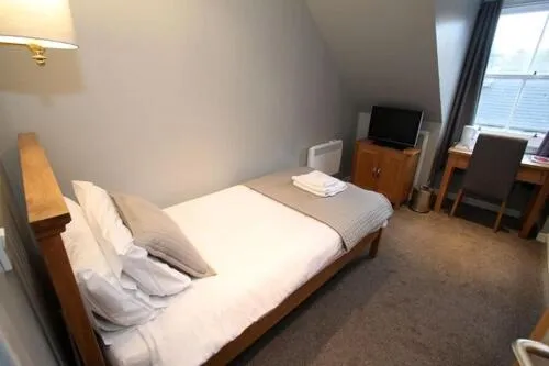 Photo of the whole room, Bed in The Royal Hotel