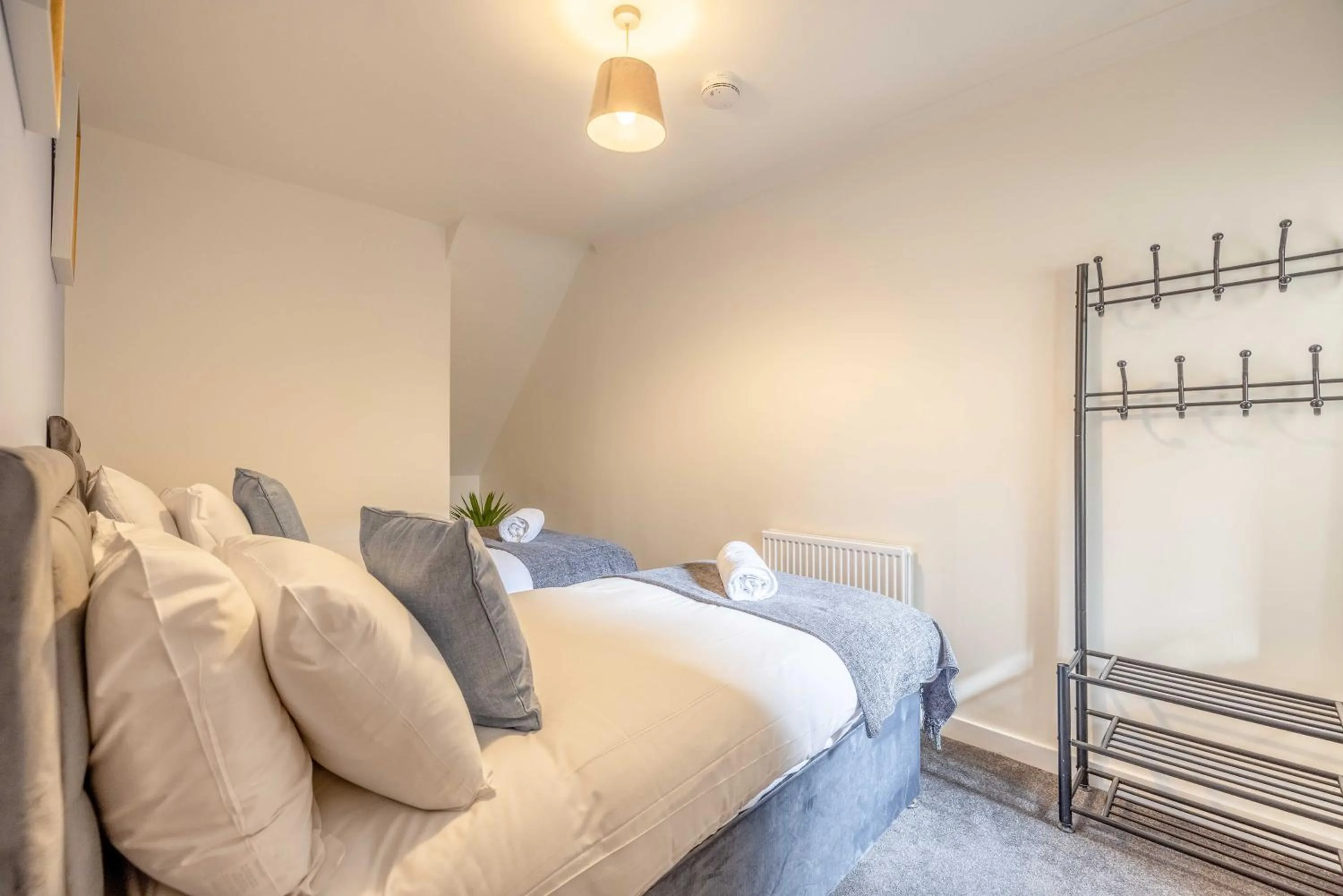 Bed in Stylish Apartment 5 min Walk to Castle