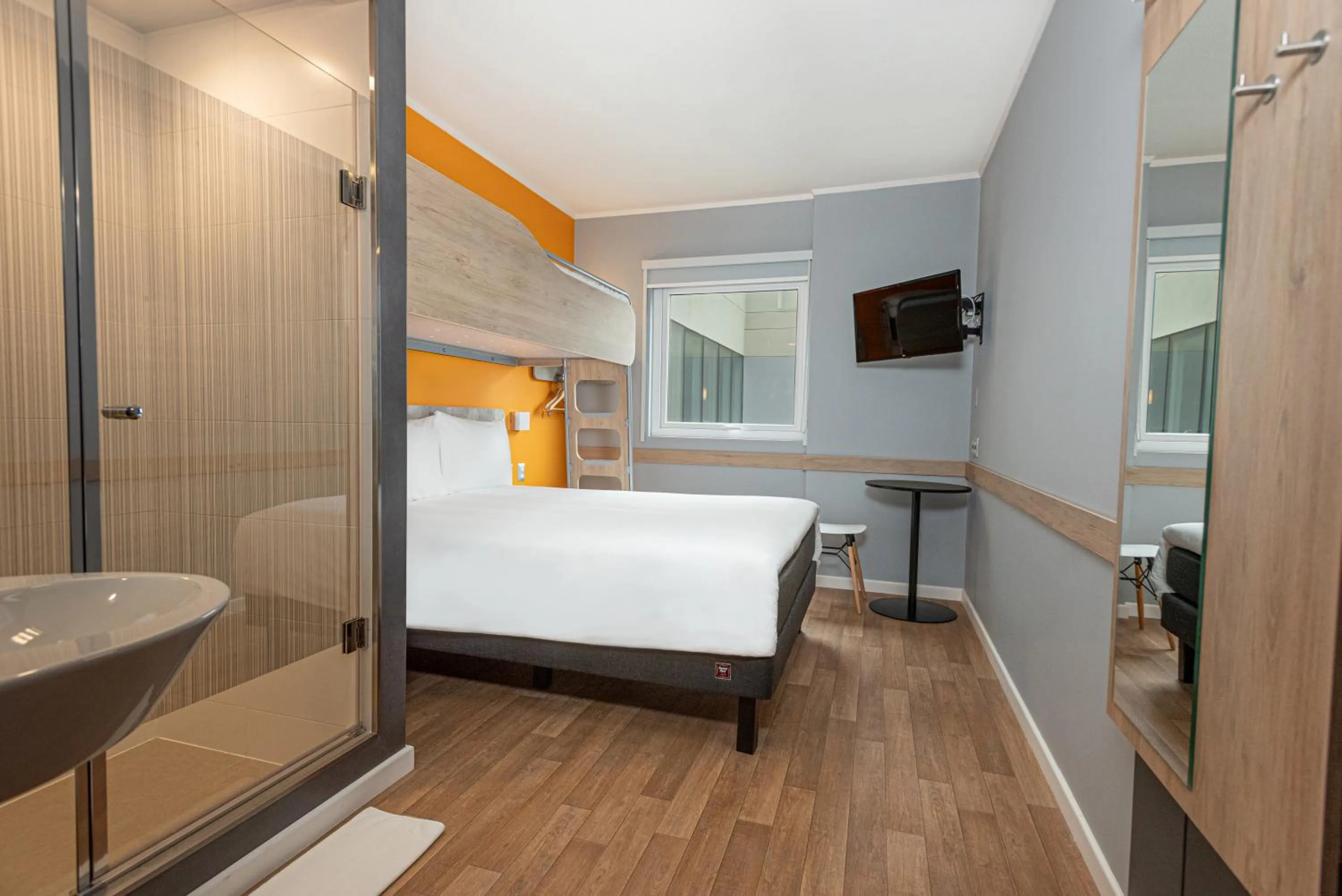 TV and multimedia, Bed in ibis budget Lima Miraflores