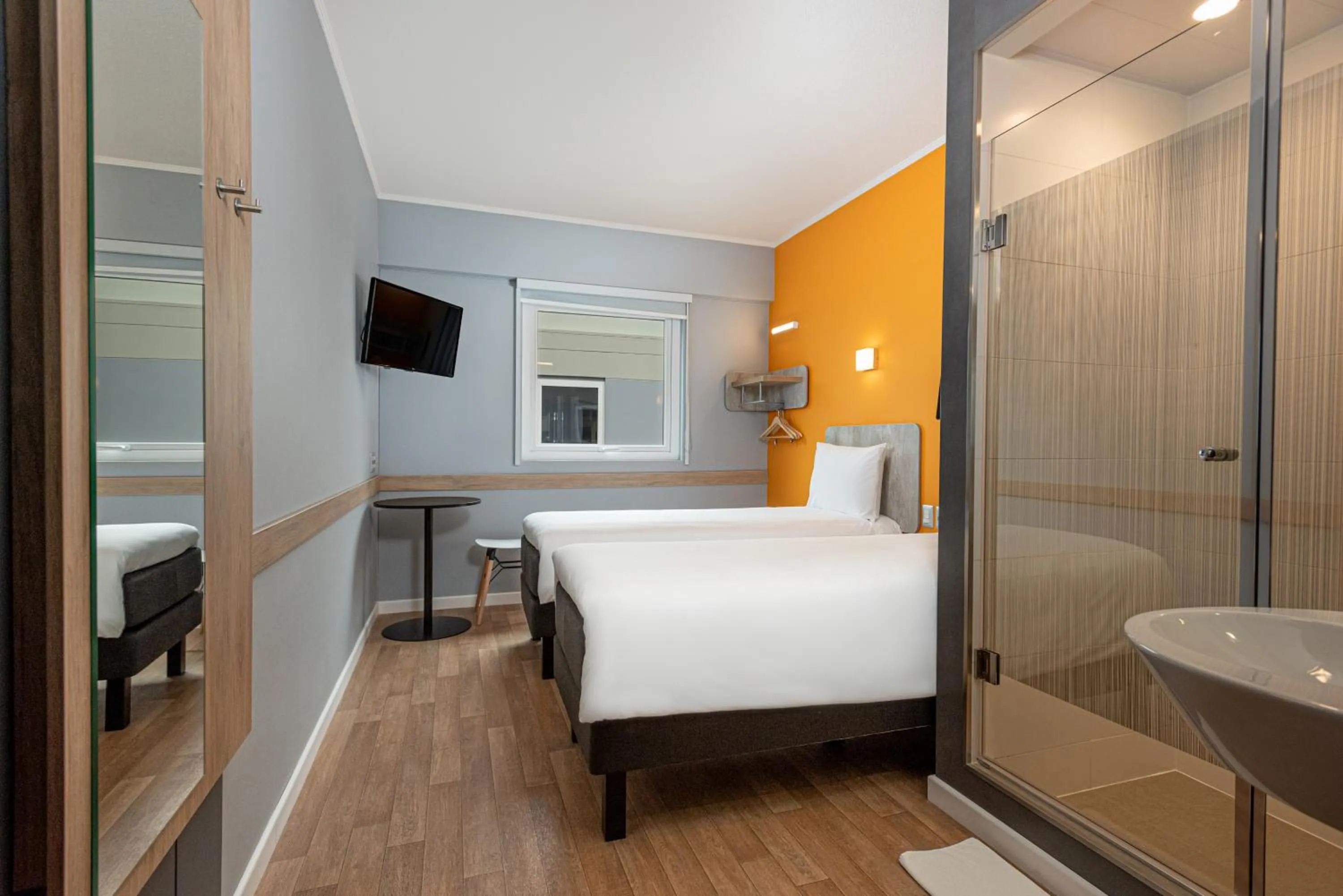 Photo of the whole room, Bed in ibis budget Lima Miraflores