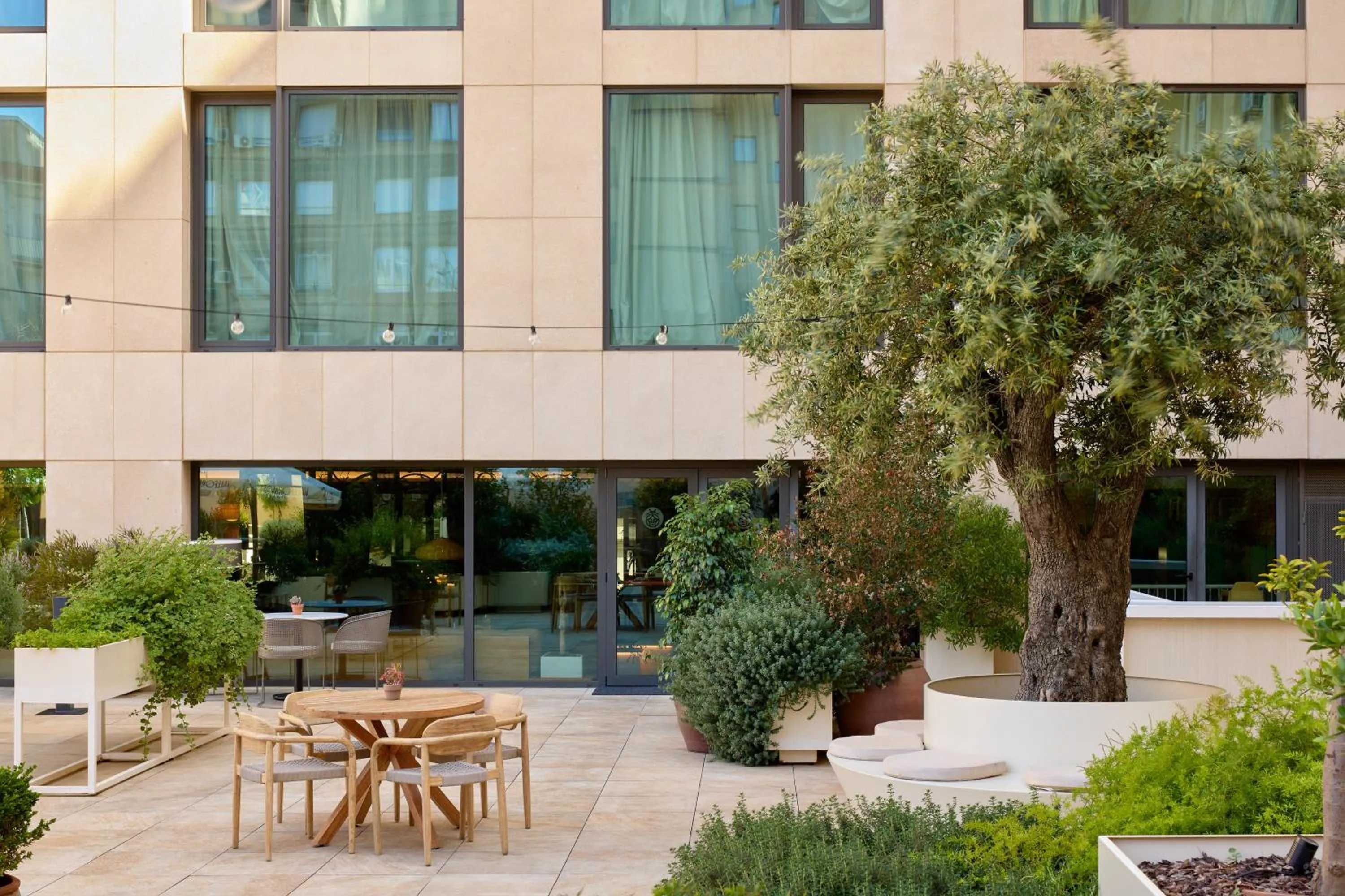 Restaurant/places to eat in ME Barcelona