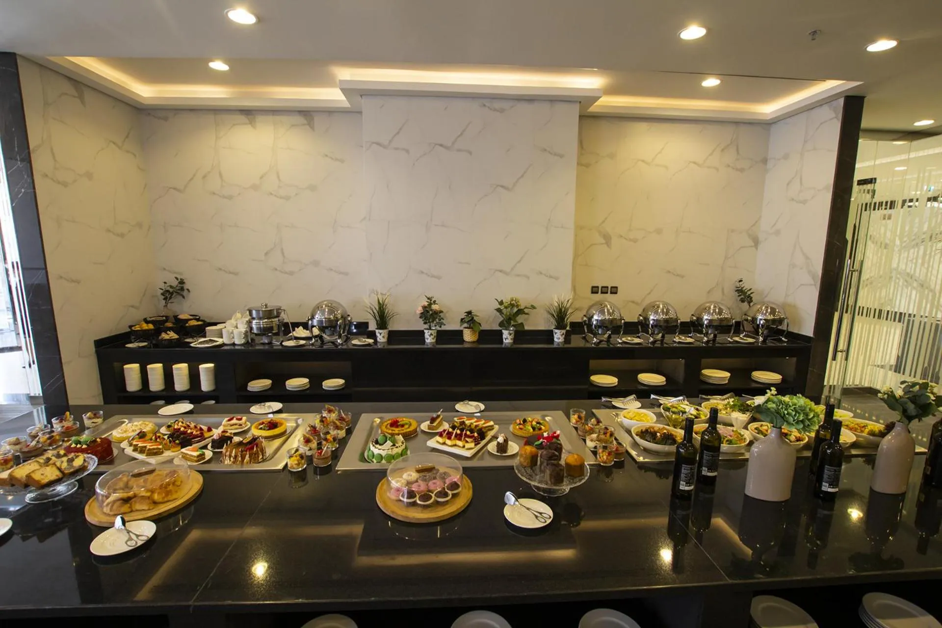 Food in TIME Onyx Hotel Apartments