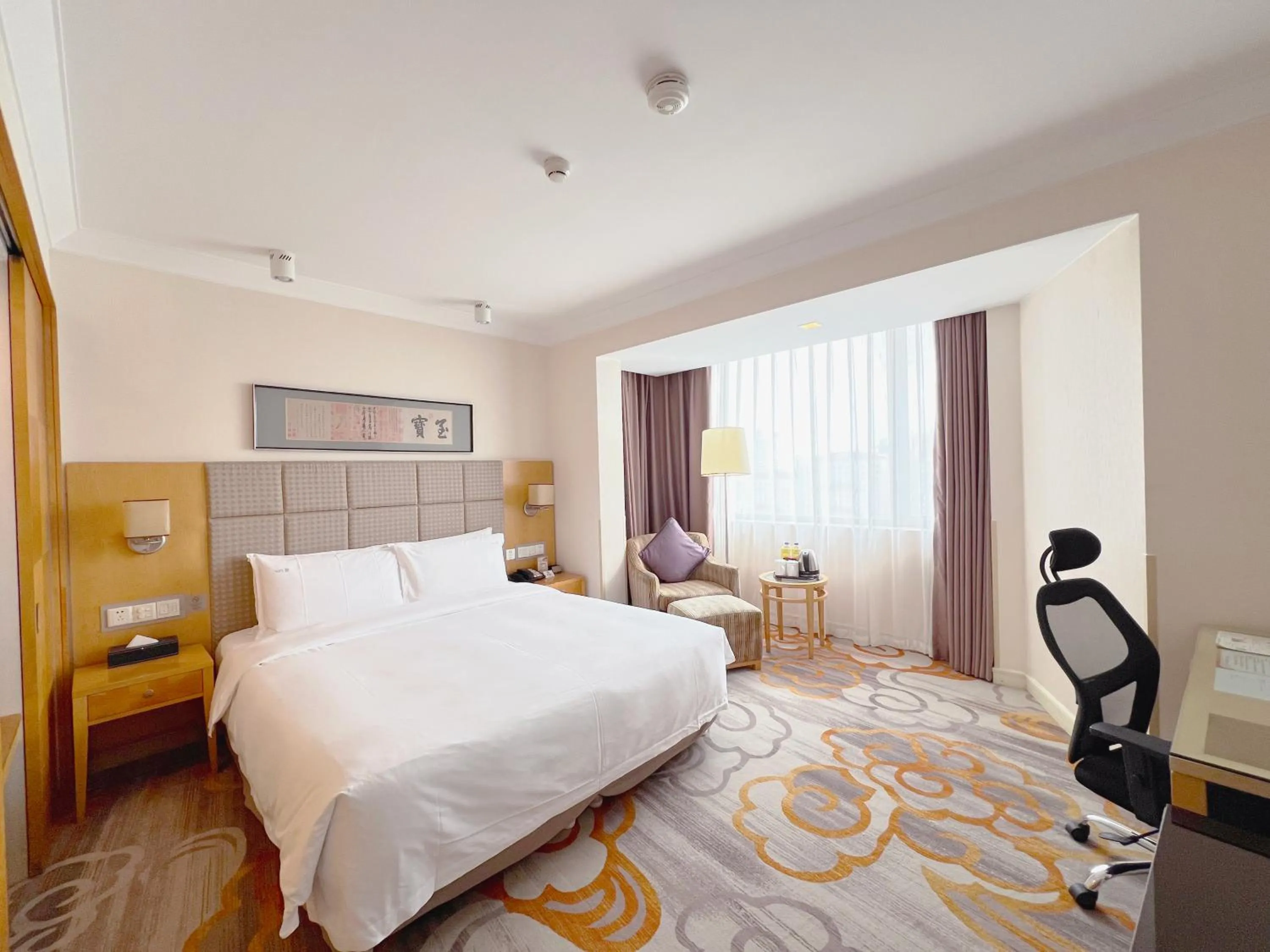 Photo of the whole room, Bed in Holiday Inn Temple Of Heaven Beijing by IHG