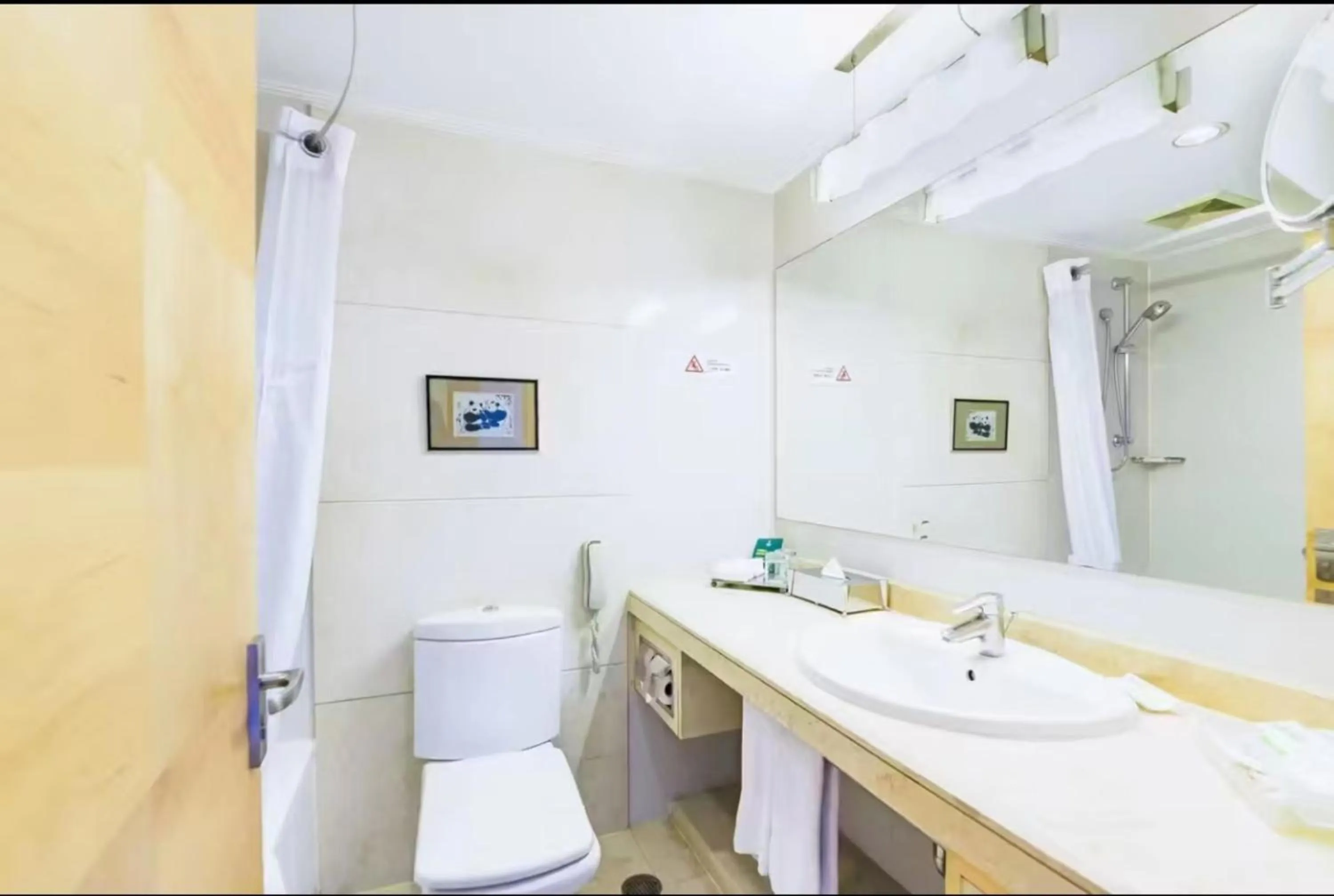 Toilet in Holiday Inn Temple Of Heaven Beijing by IHG