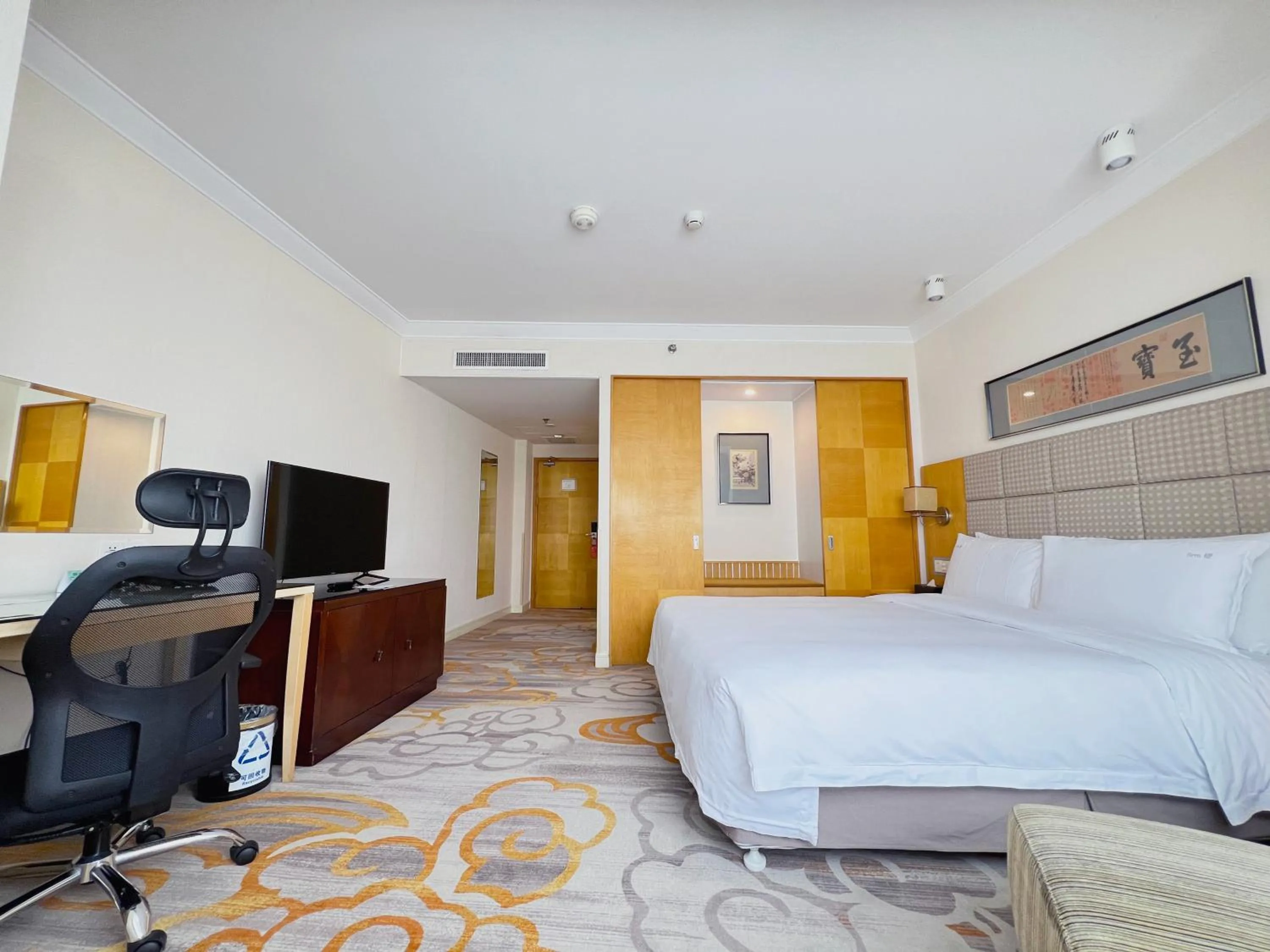 Photo of the whole room in Holiday Inn Temple Of Heaven Beijing by IHG