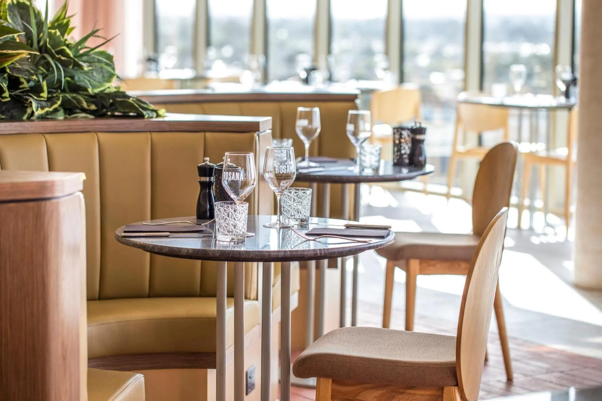 Restaurant/places to eat in Holiday Inn Werribee by IHG