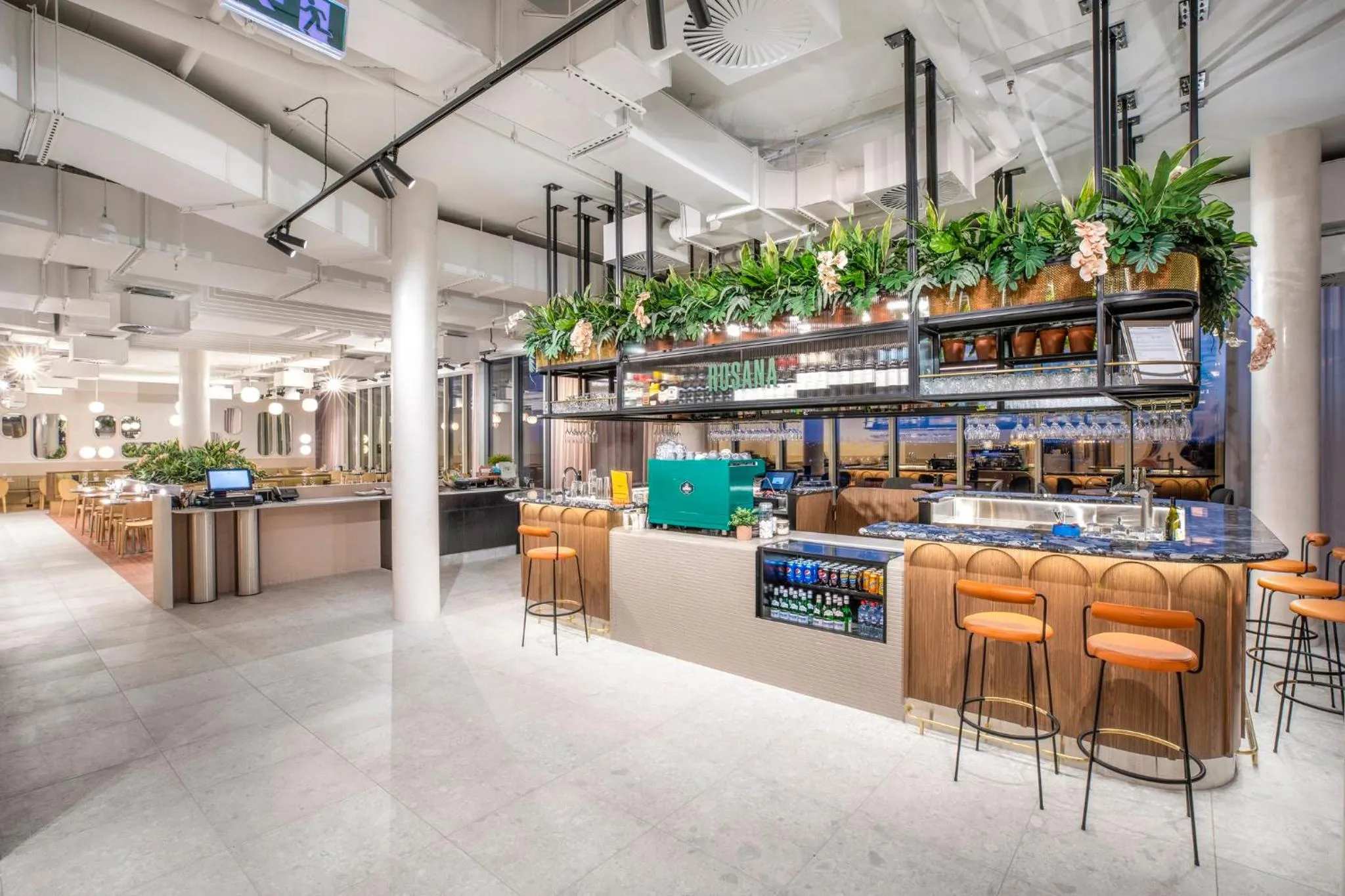 Lounge or bar in Holiday Inn Werribee by IHG