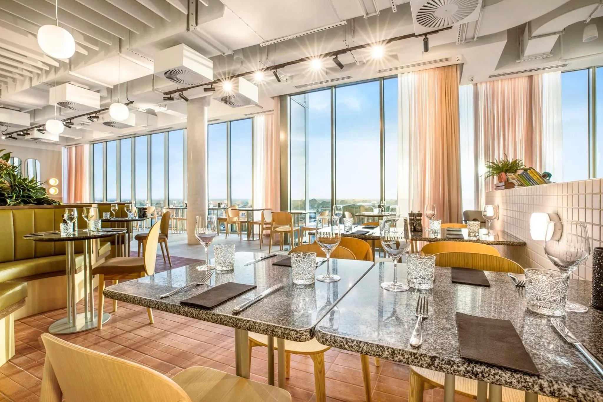 Restaurant/places to eat in Holiday Inn Werribee by IHG