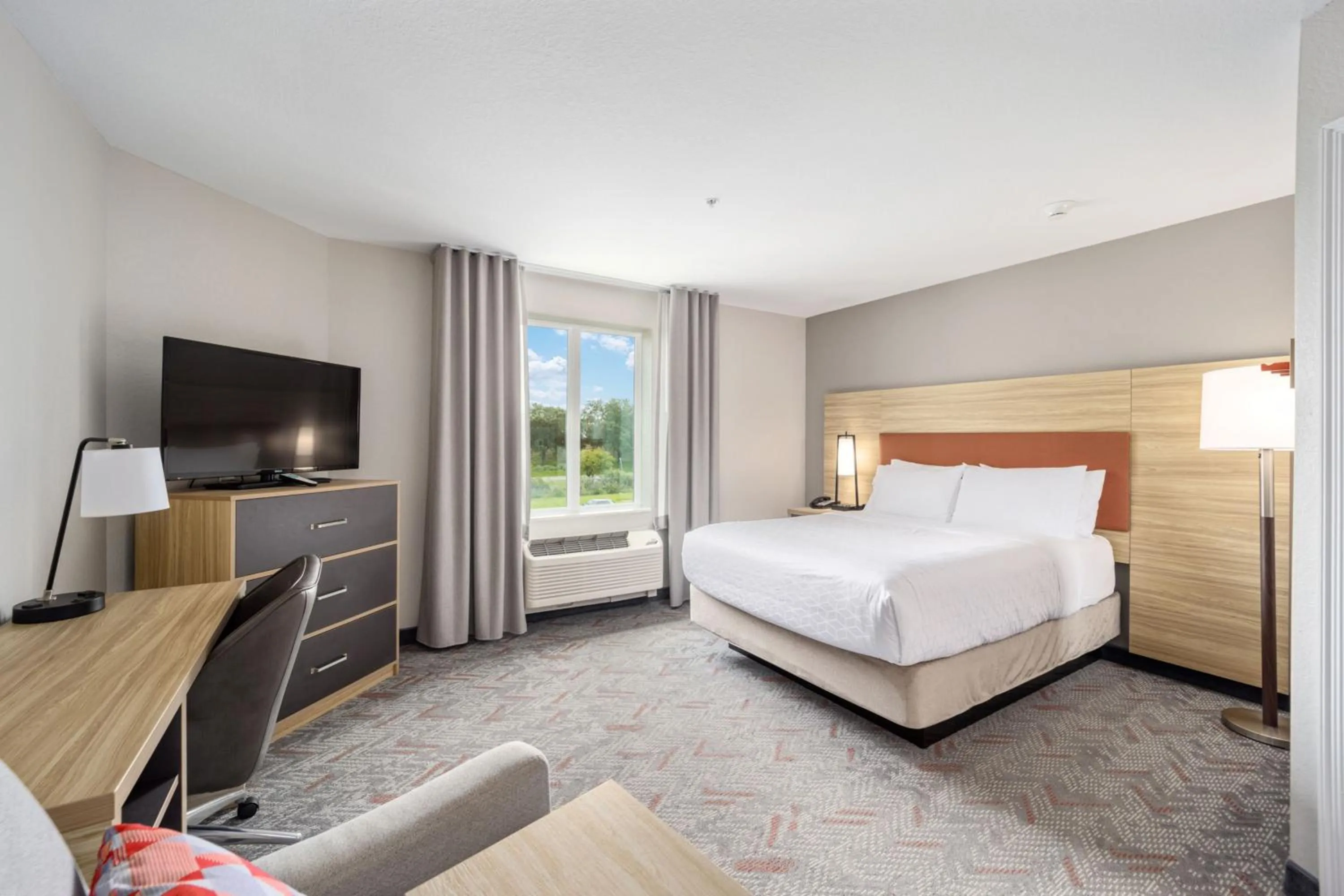 Photo of the whole room, Bed in Candlewood Suites - Ocala I-75 by IHG