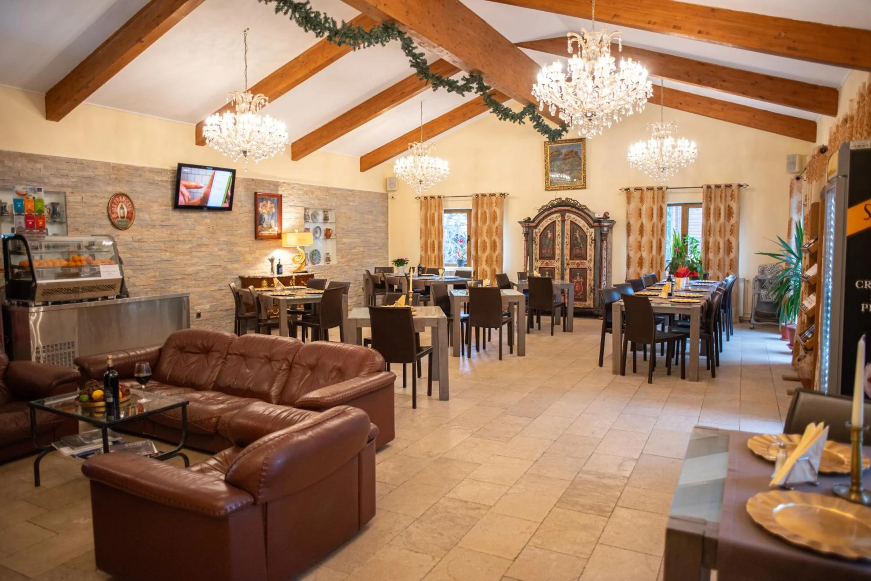 Communal lounge/ TV room in Villa Ermitage