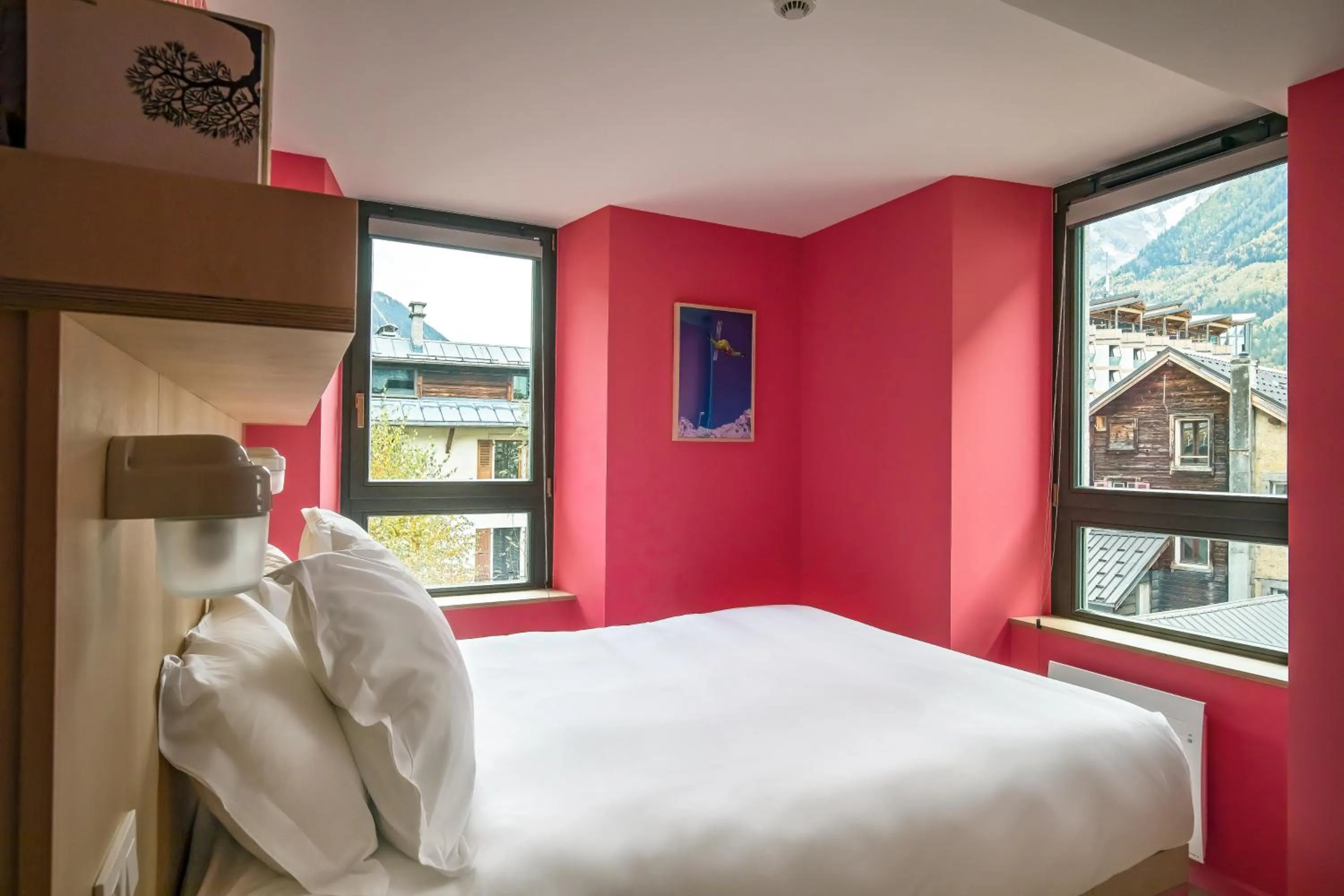 Bedroom, Bed in Cosmiques Hotel - Centre Chamonix