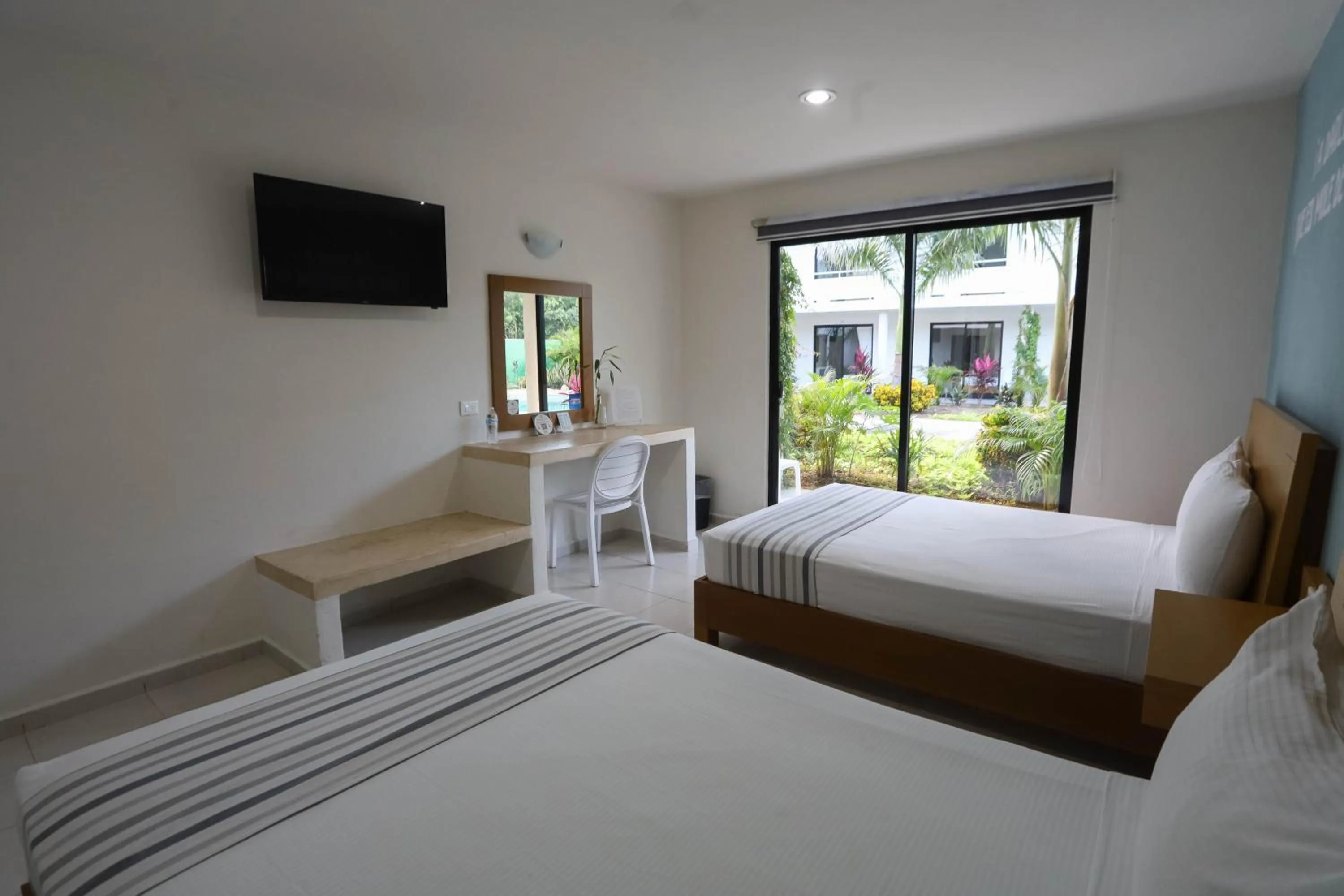 Photo of the whole room, Bed in Cielo y Selva Tekax